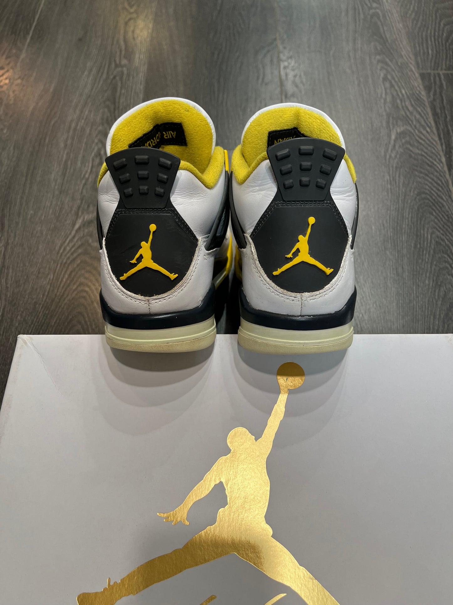 Air Jordan 4 Vivid Sulfur
