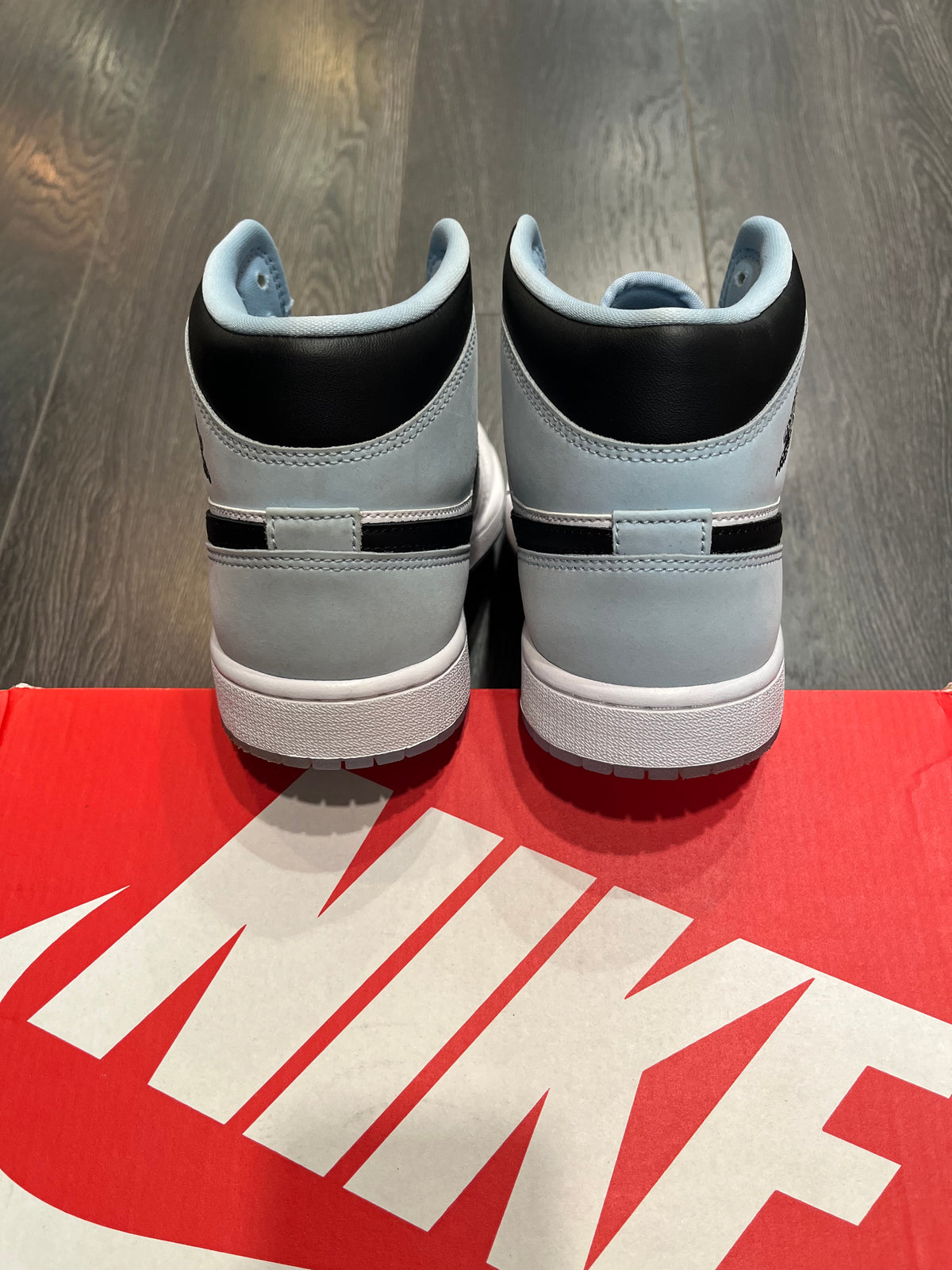 Air Jordan 1 High Glacier Blue