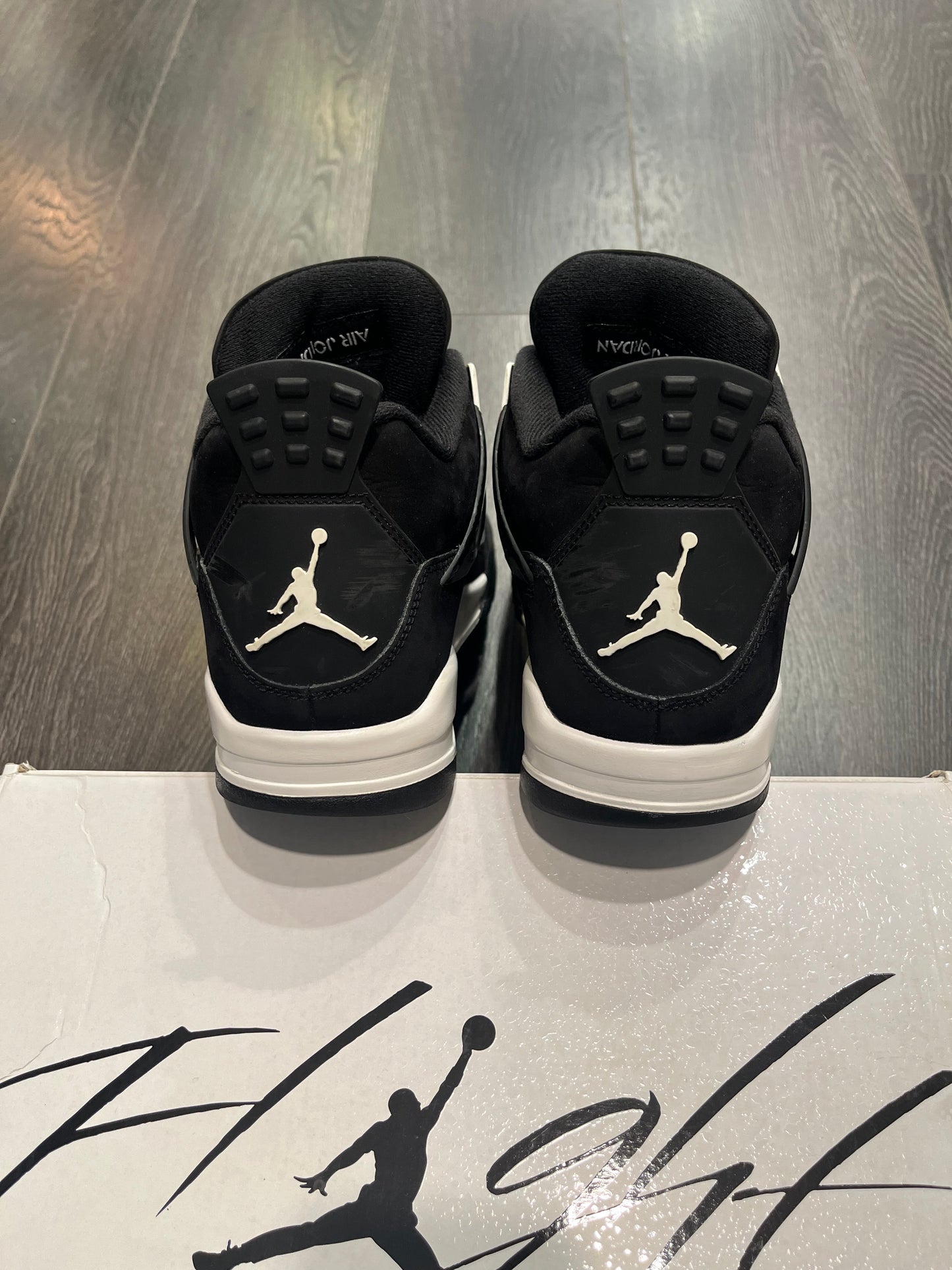 Air Jordan 4 White Thunder