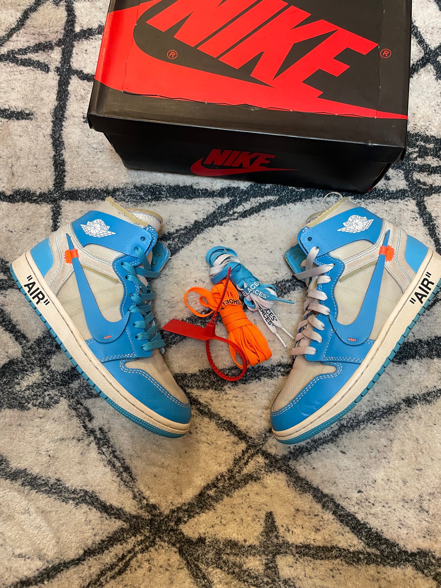 Air Jordan 1 Off White UNC