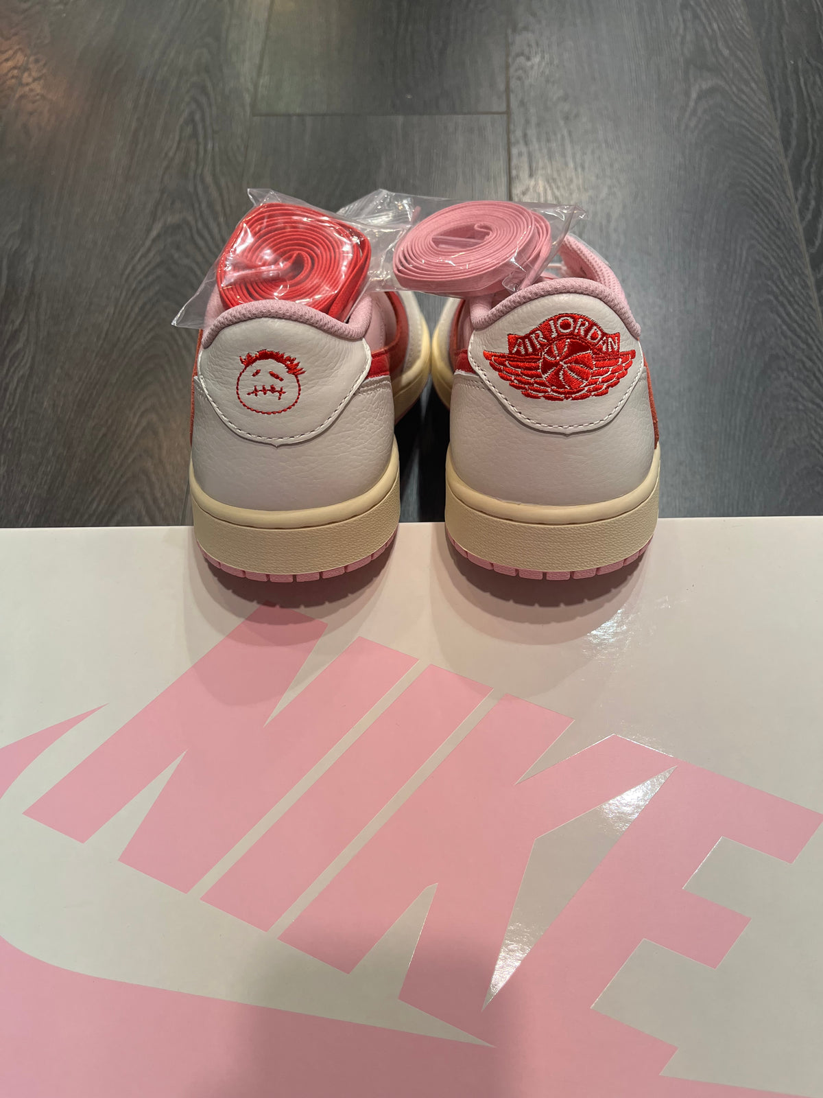 Air Jordan 1 Travis Scott Tropical Twist