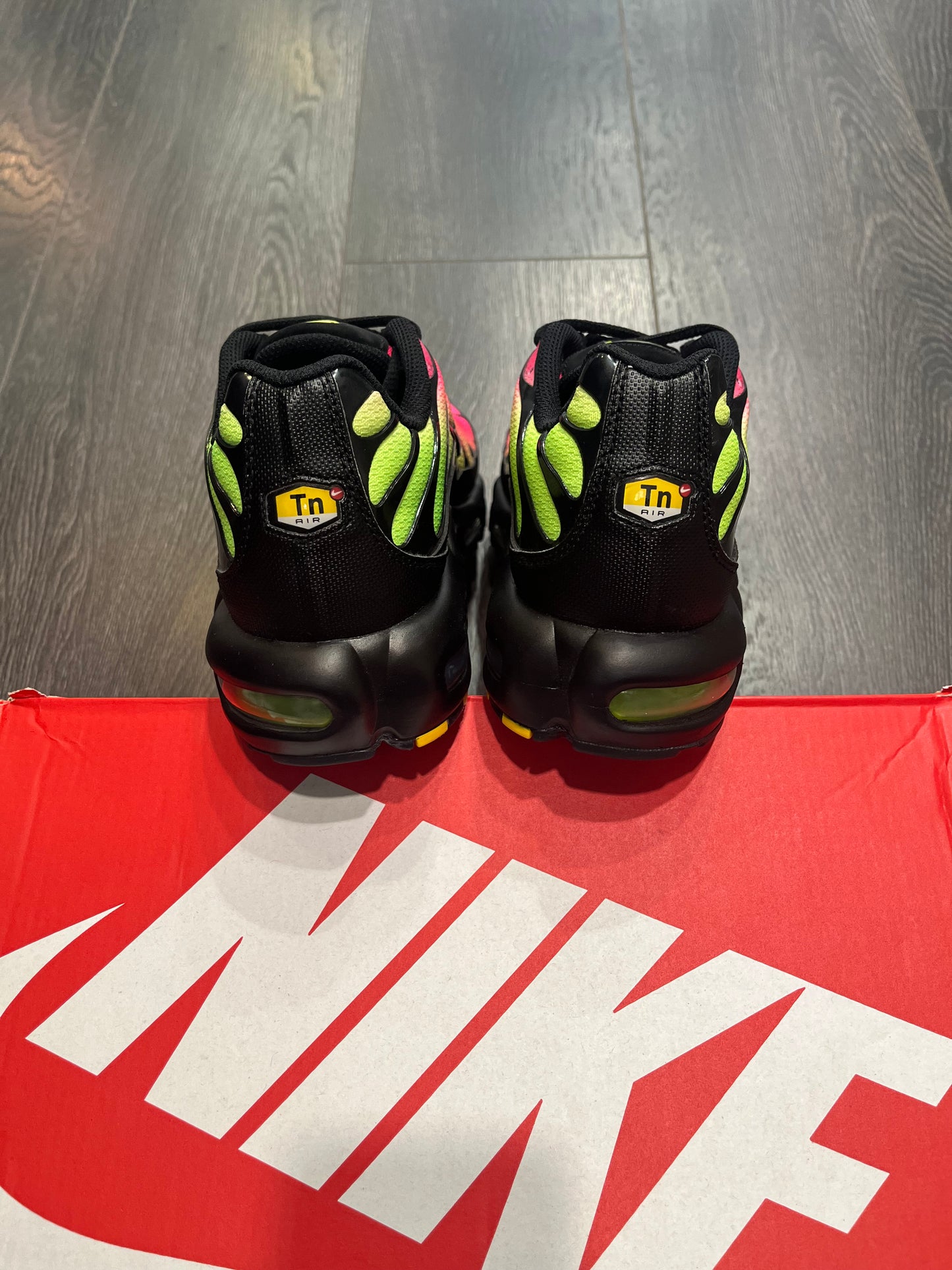 Nike Air Max Plus Hyper Pink Volt