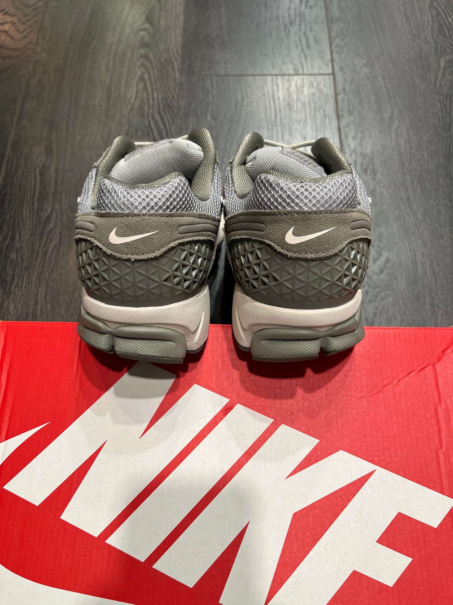 Nike Vomero 5 Dark Stucco