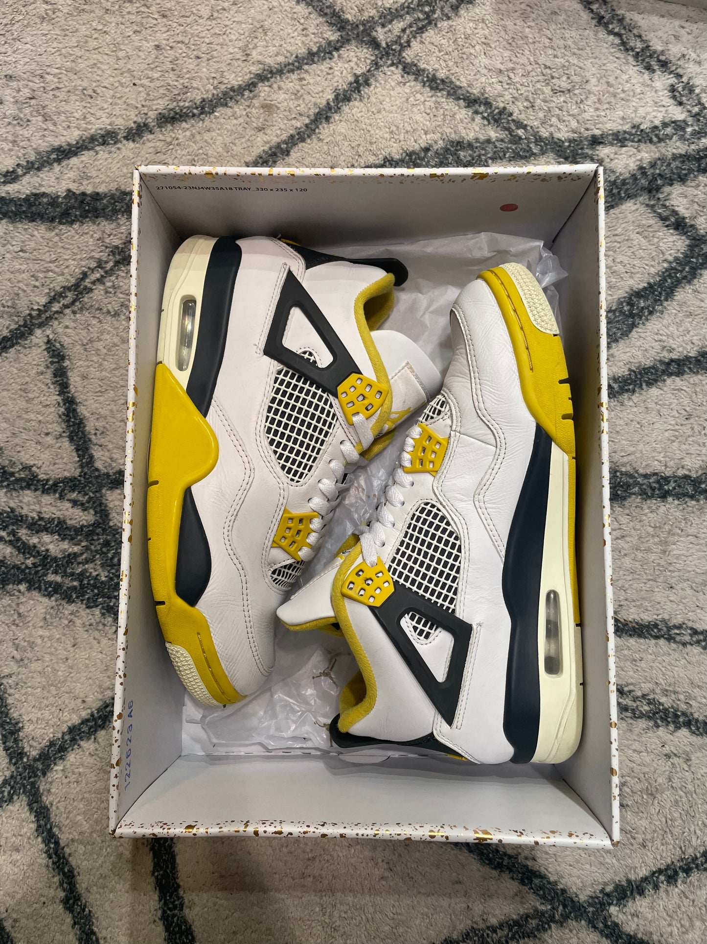 Air Jordan 4 Vivid Sulfur
