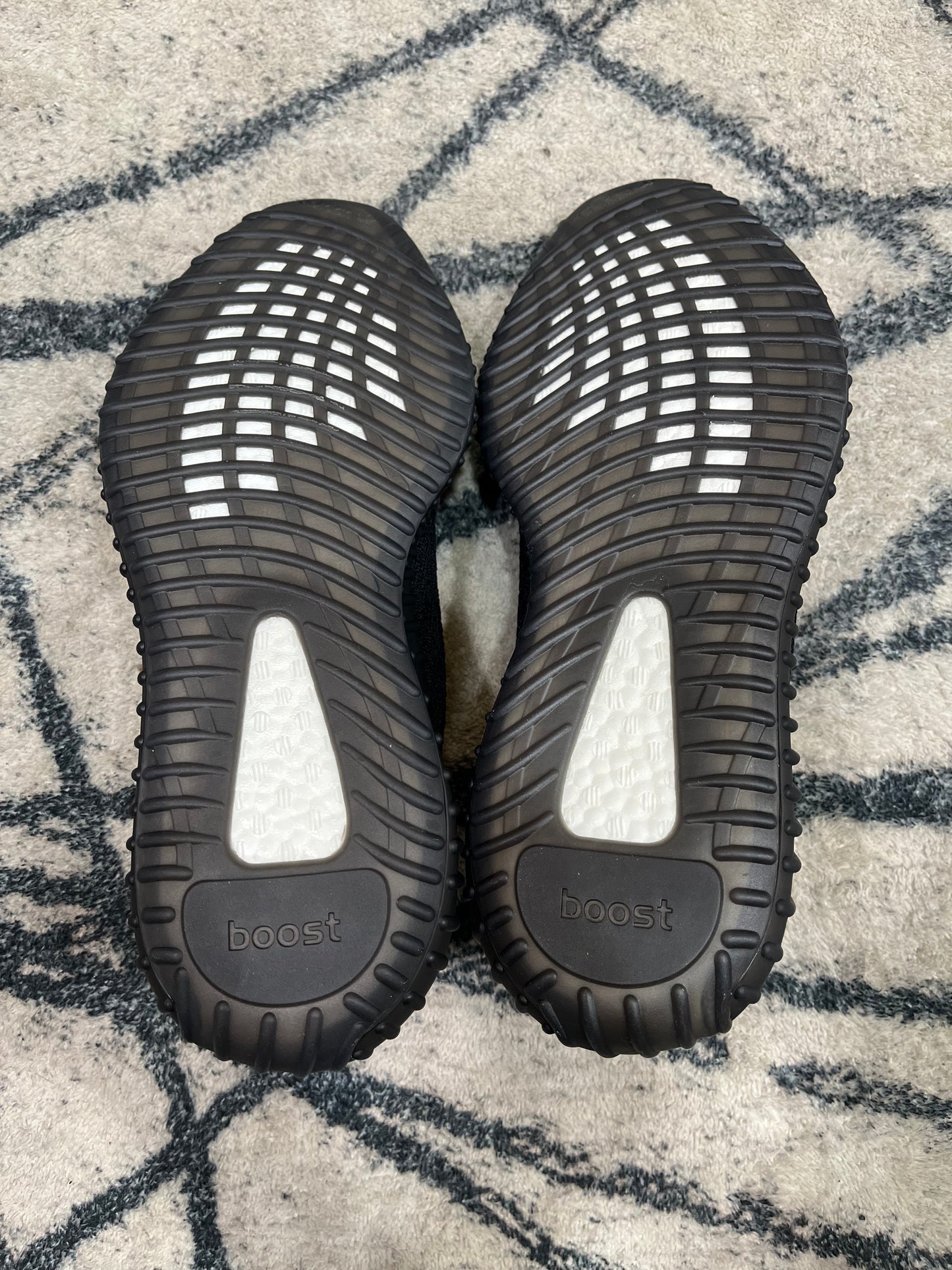 Yeezy 350 Bred