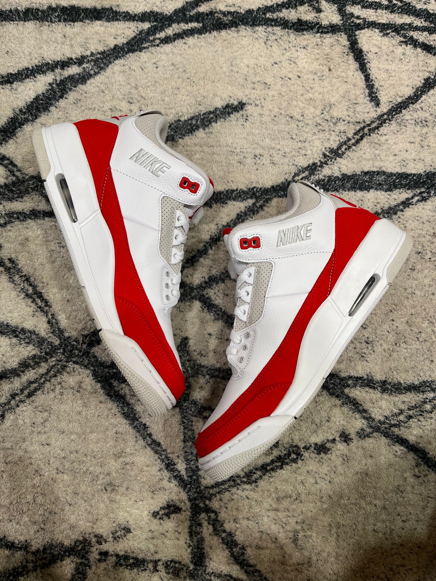 Air Jordan 3 Tinker Red