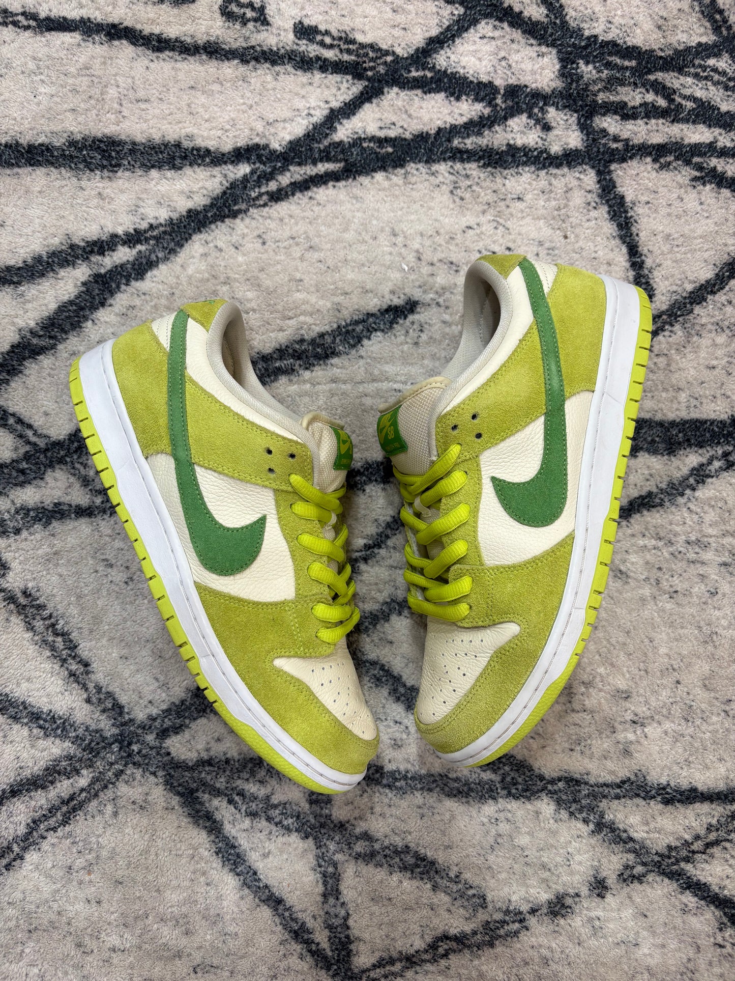 Nike Dunk SB Apple