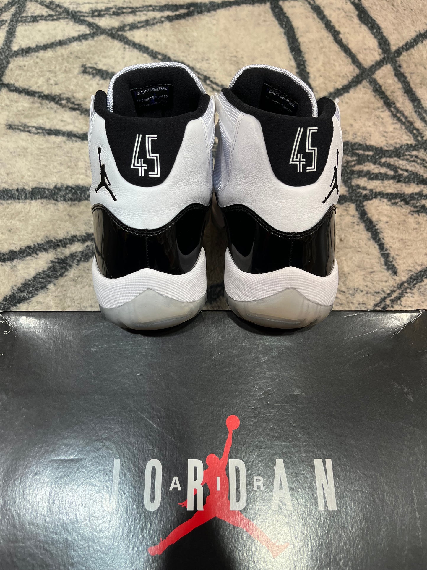 Air Jordan 11 Concord