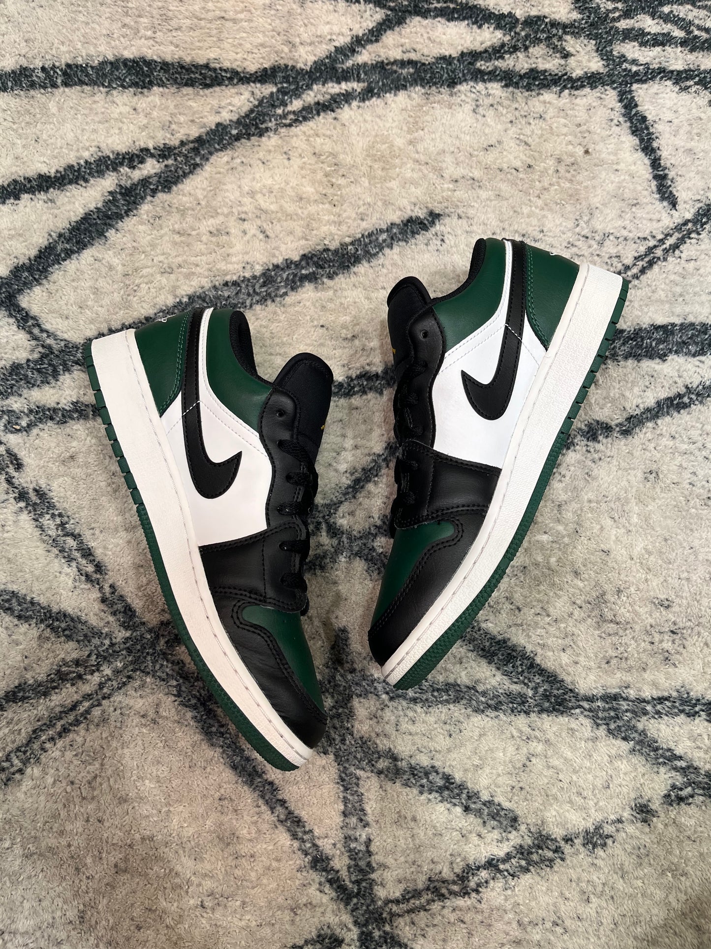 Air Jordan 1 Green Toe