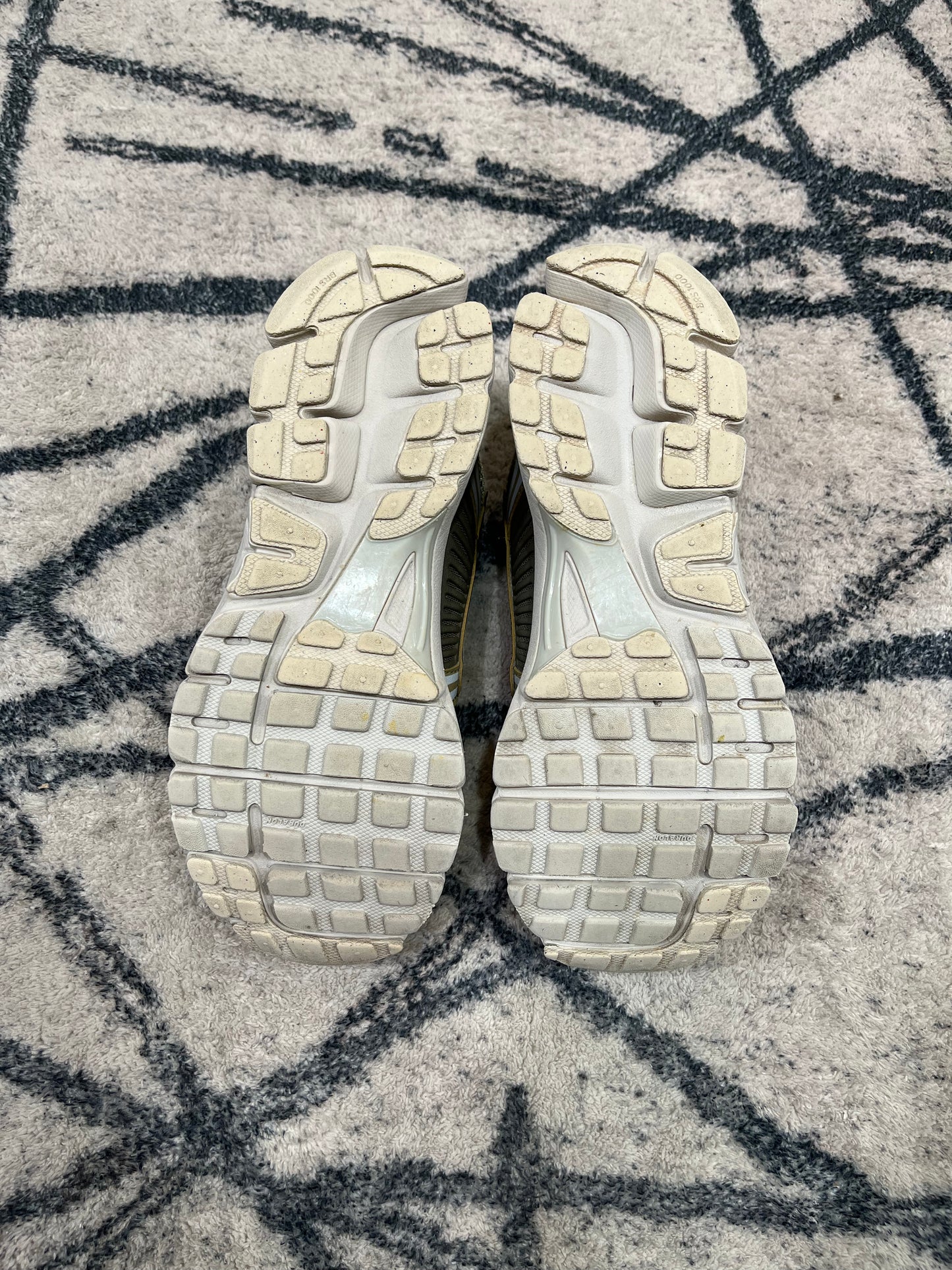 Nike Vomero 5 Olive