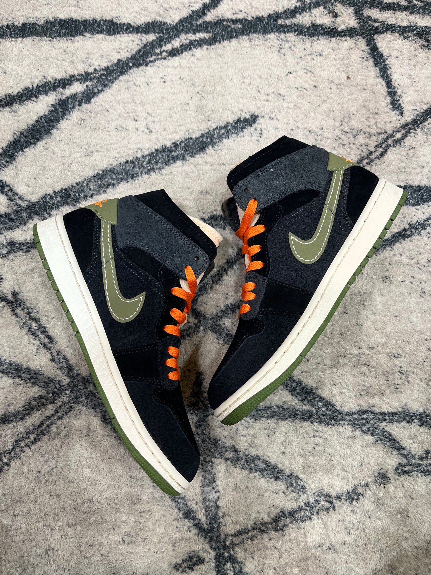 Air Jordan 1 Mid Craft Anthracite Light Olive