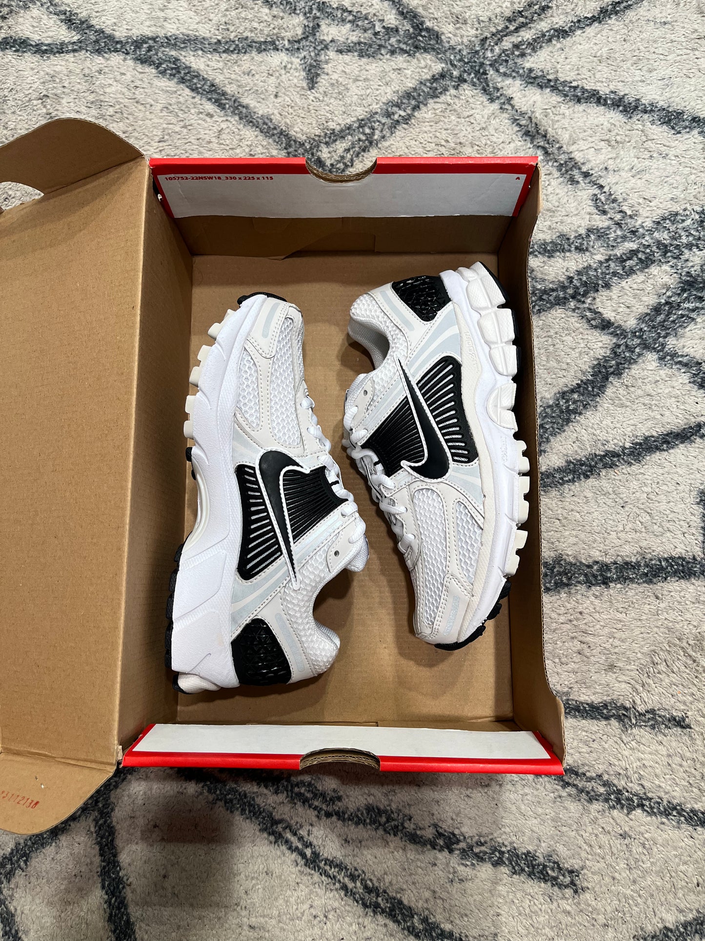 Nike Vomero 5 Black White