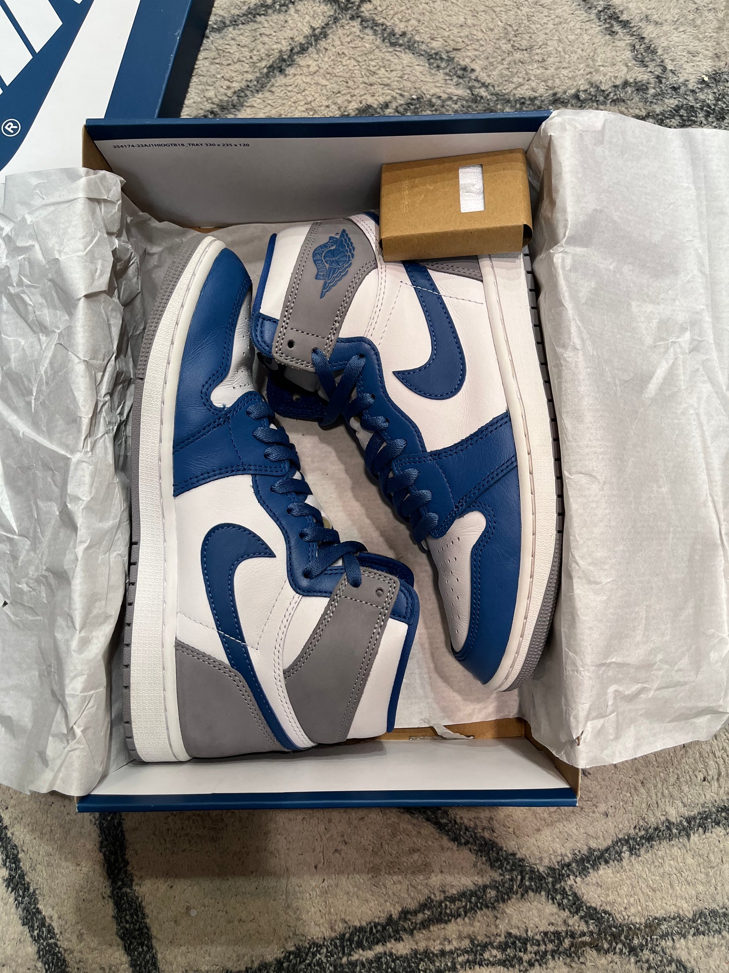 Air Jordan 1 High True Blue