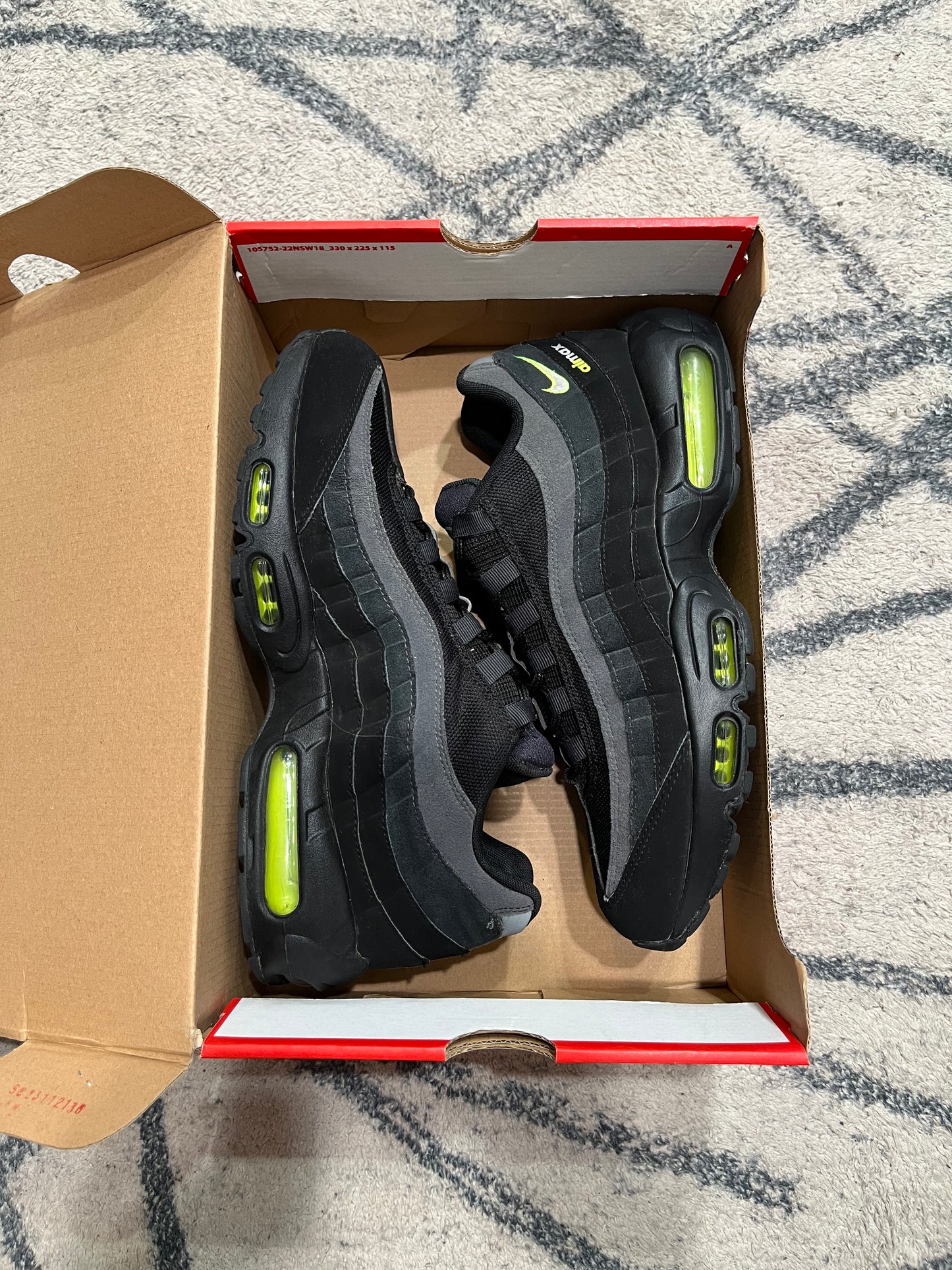 Nike Air Max 95 Neon Retro Logo
