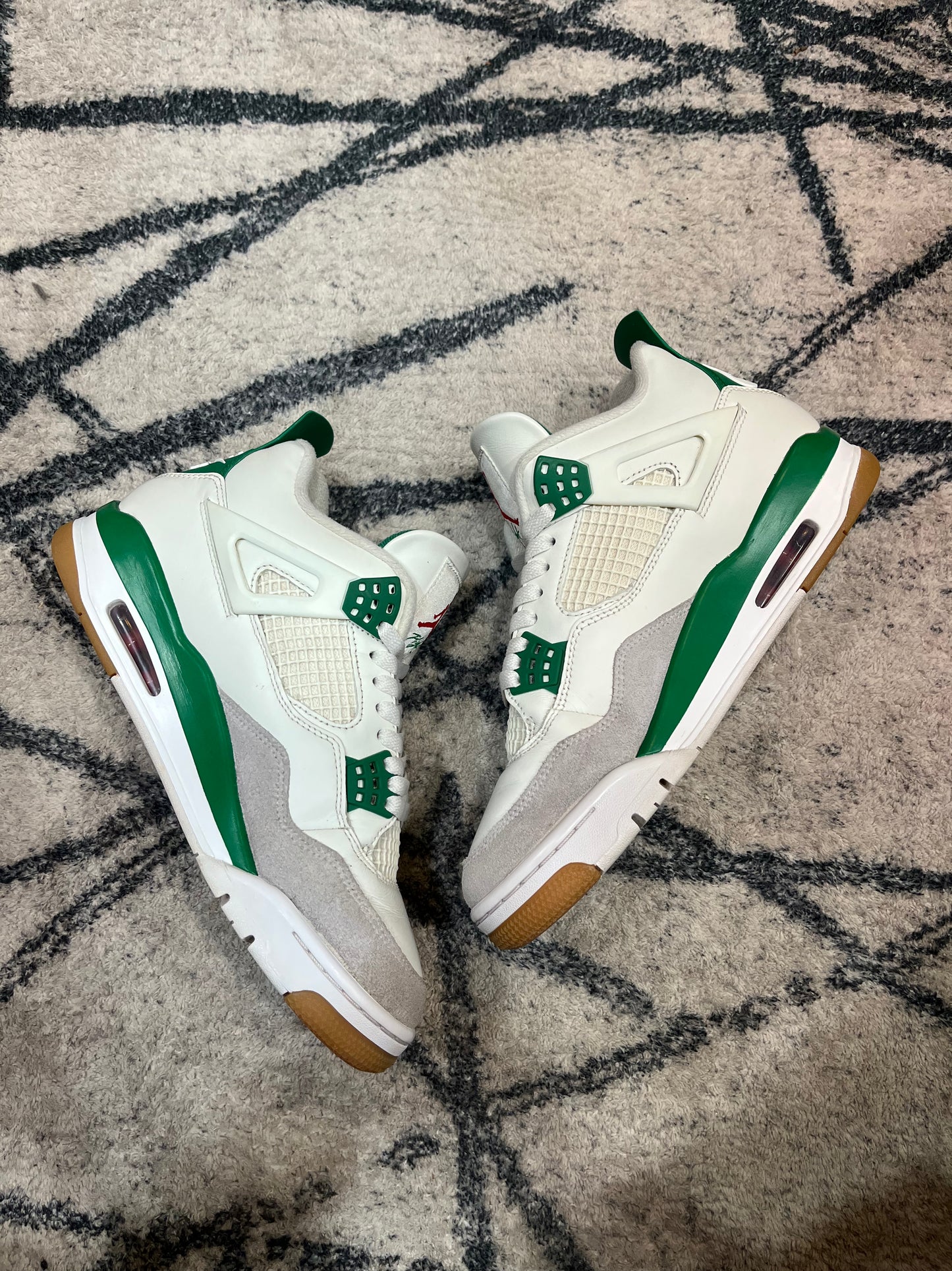 Air Jordan 4 Pine Green