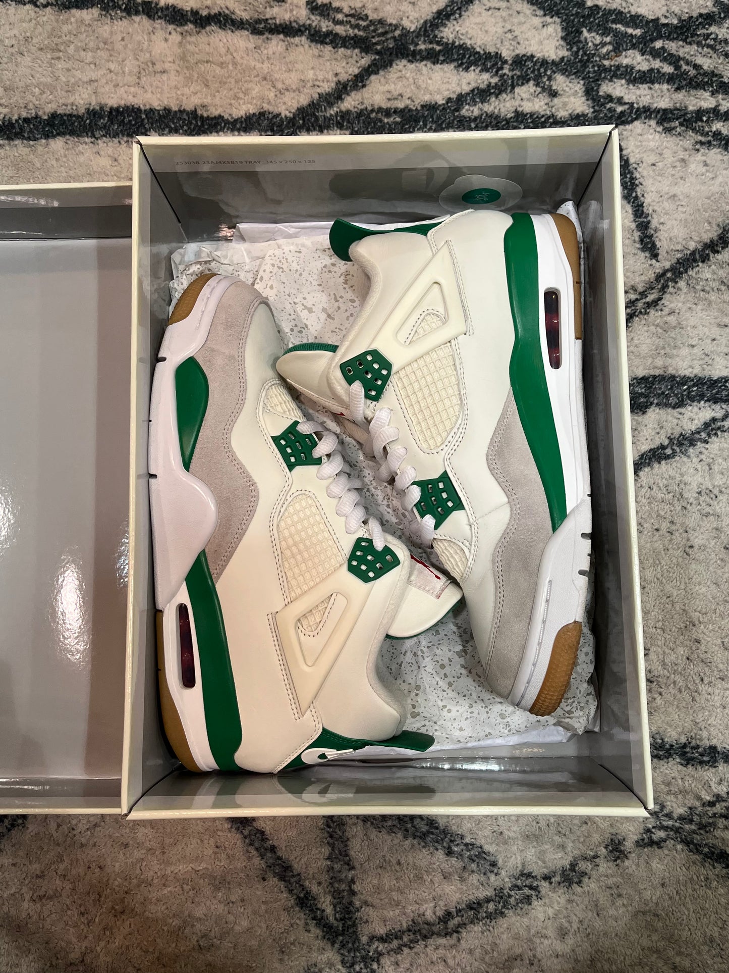 Air Jordan 4 SB Pine Green
