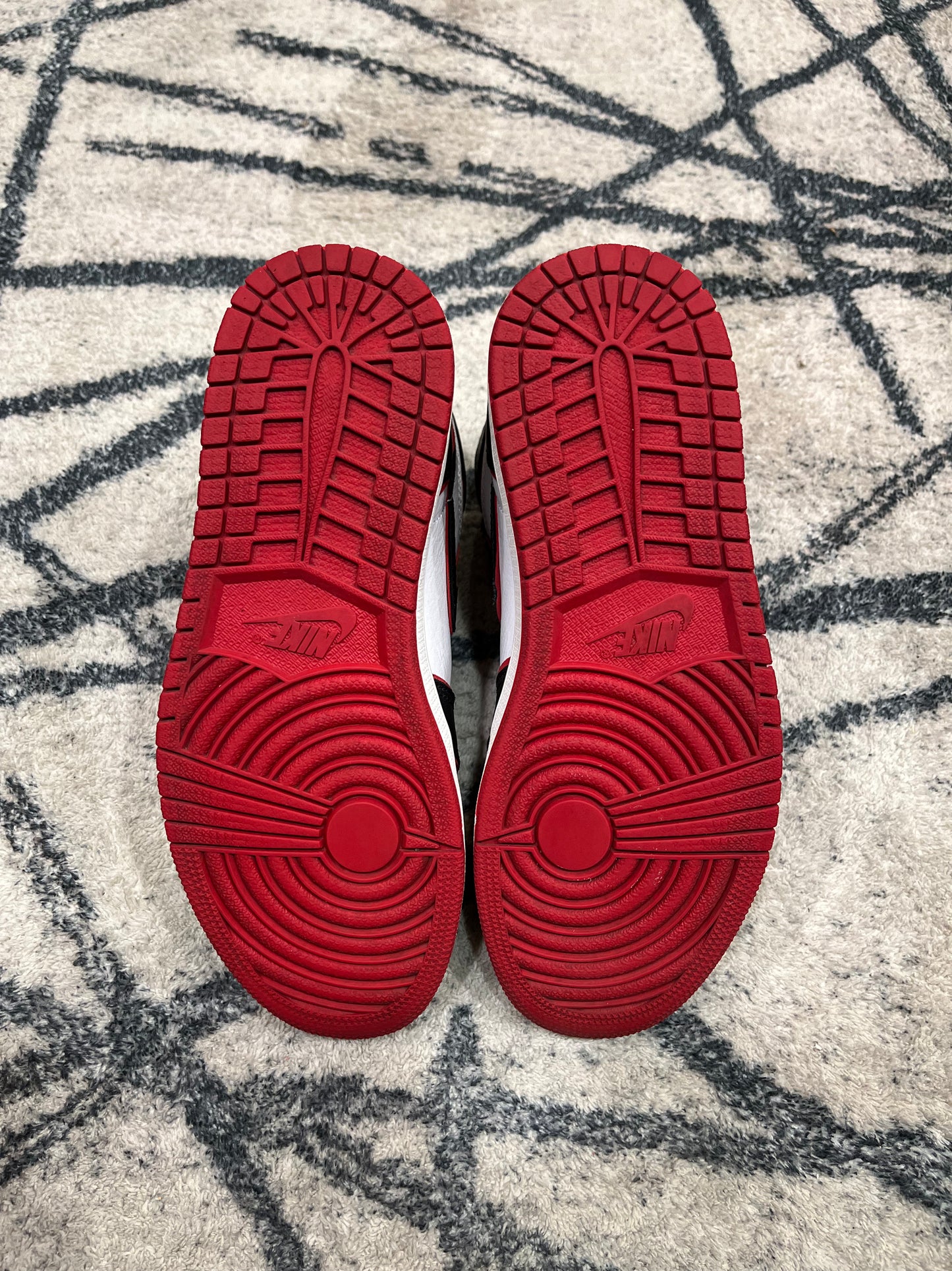 Air Jordan 1 Mid Gym Black Red