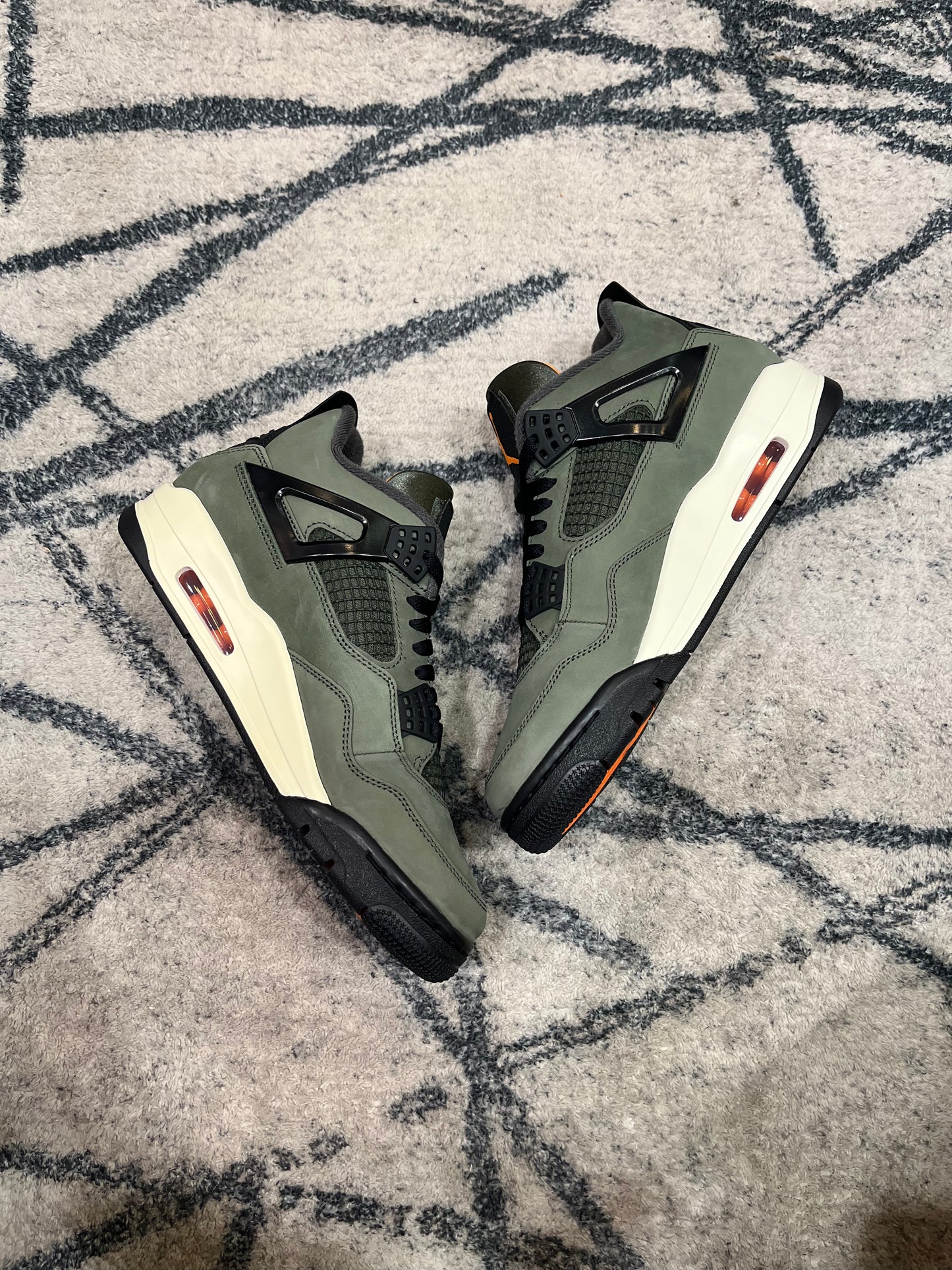 Air Jordan 4 Undefeated