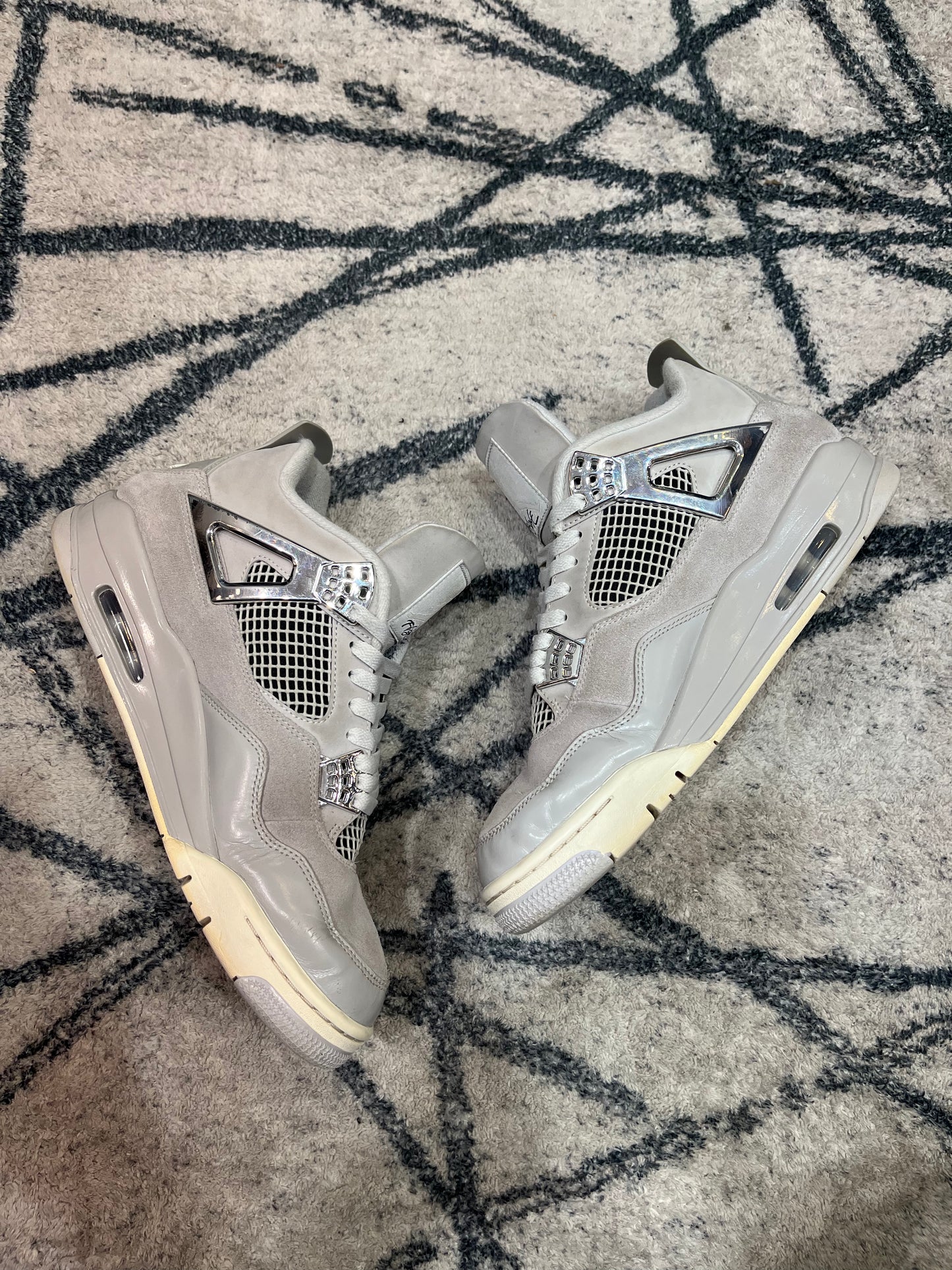 Air Jordan 4 Frozen Moment