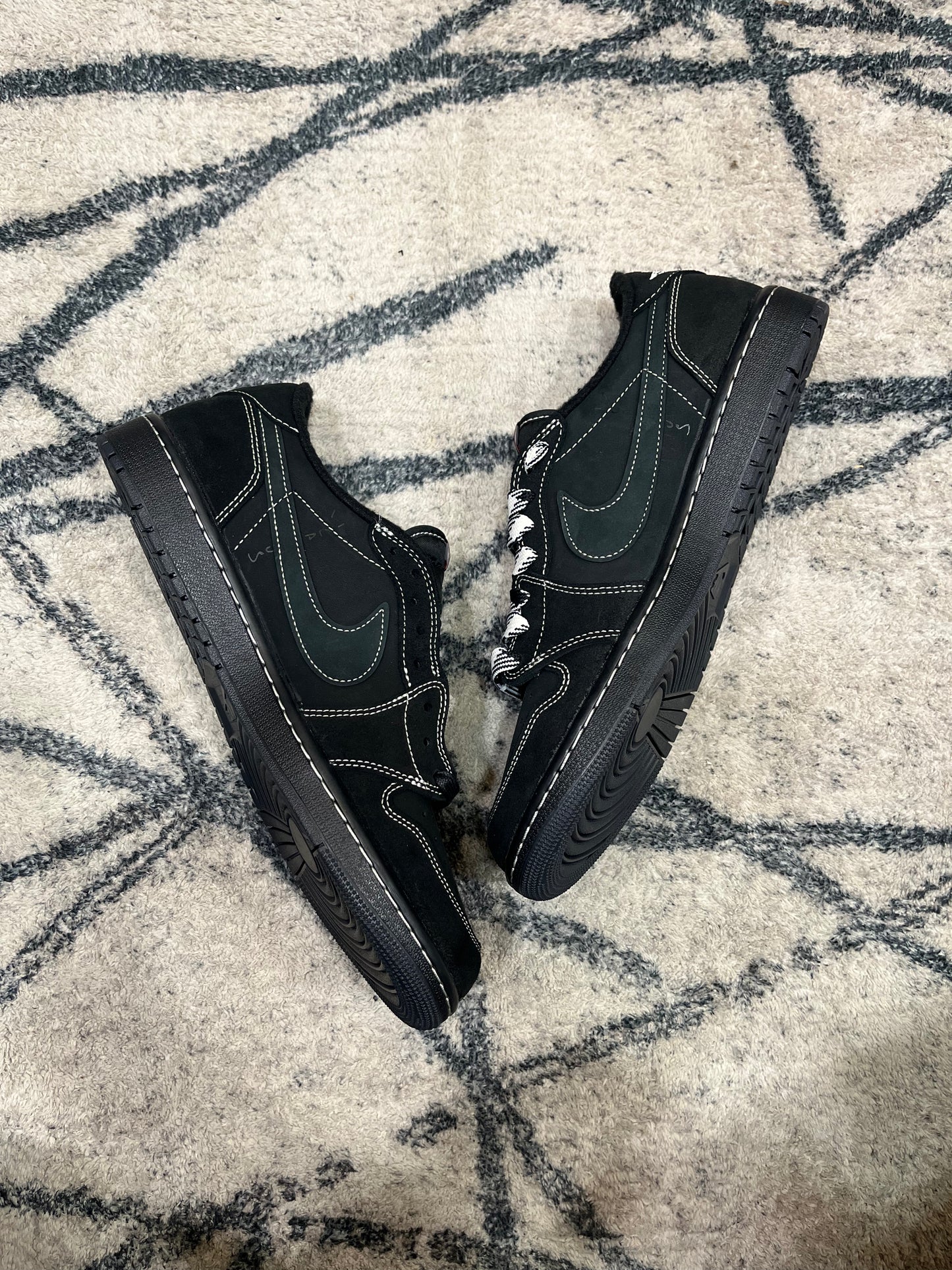 Air Jordan 1 Travis Scott Phantom