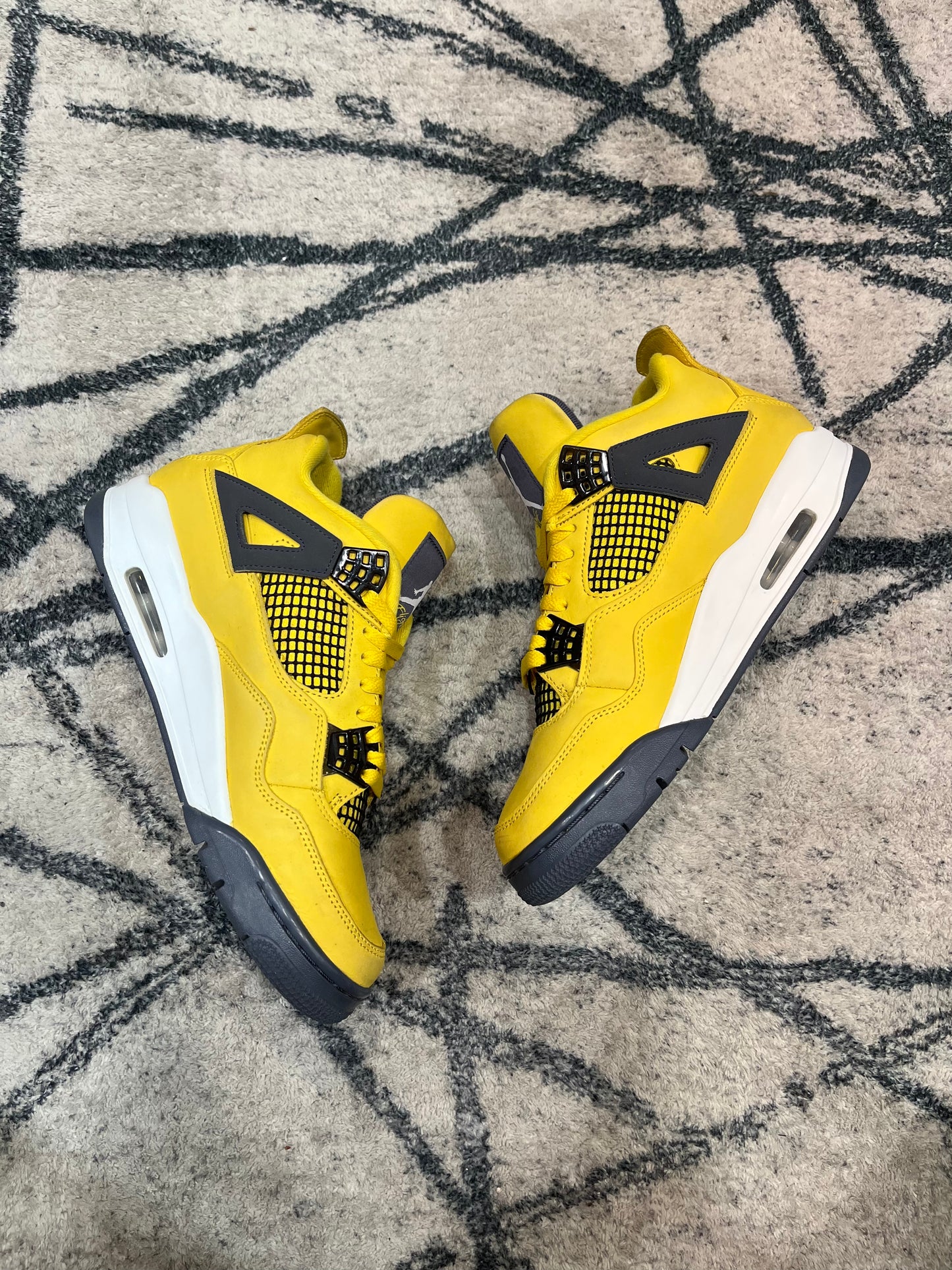 Air Jordan 4 Lightning