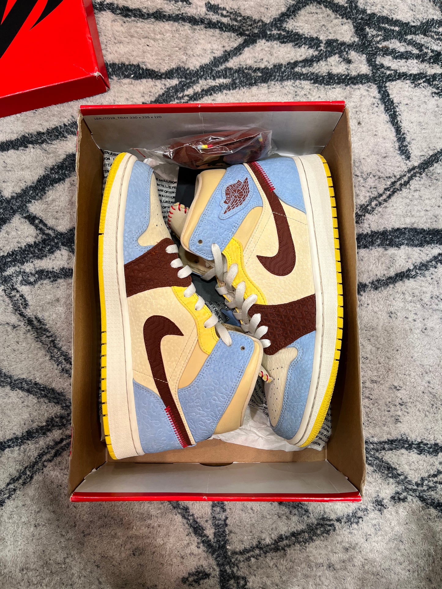 Air Jordan 1 Maison Chateau Rouge