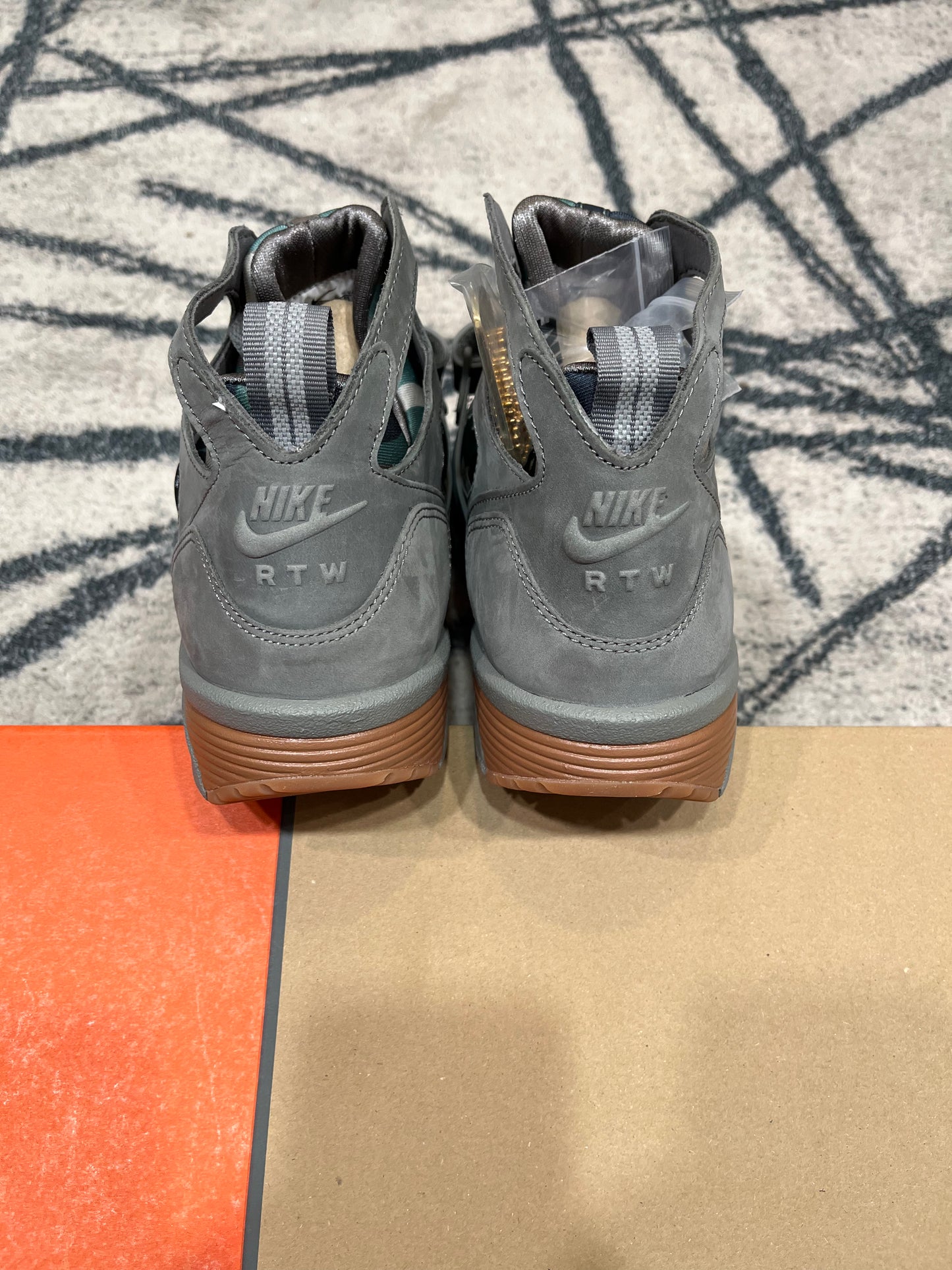 Nike Huarache Corteiz Gully Grey