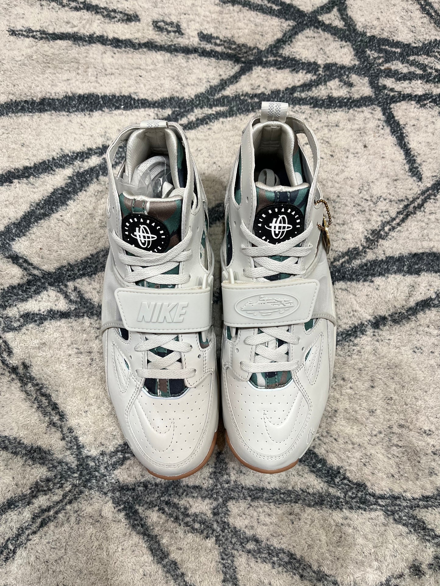Nike Corteiz Huarache Light Bone
