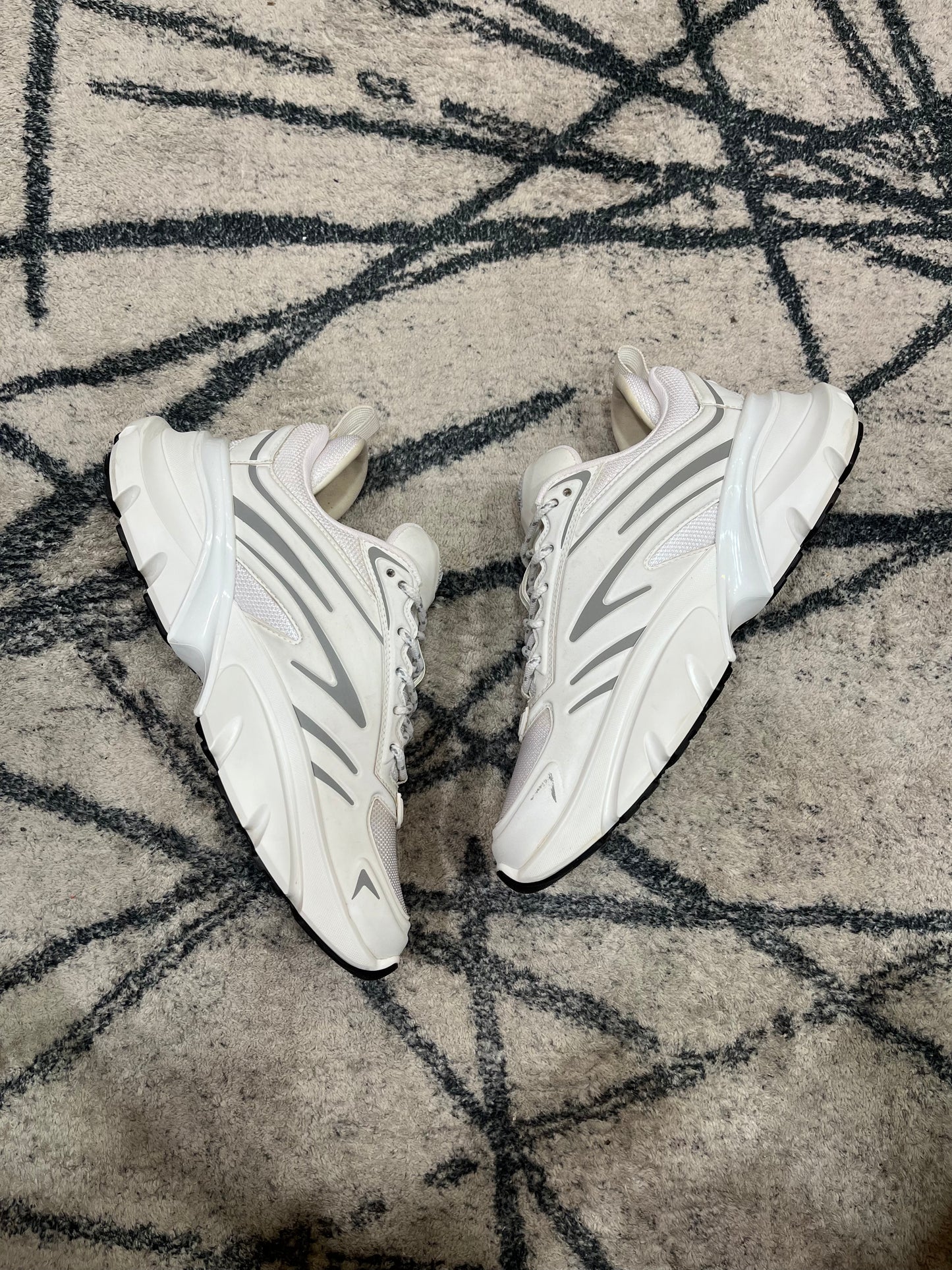 Dior B44 White