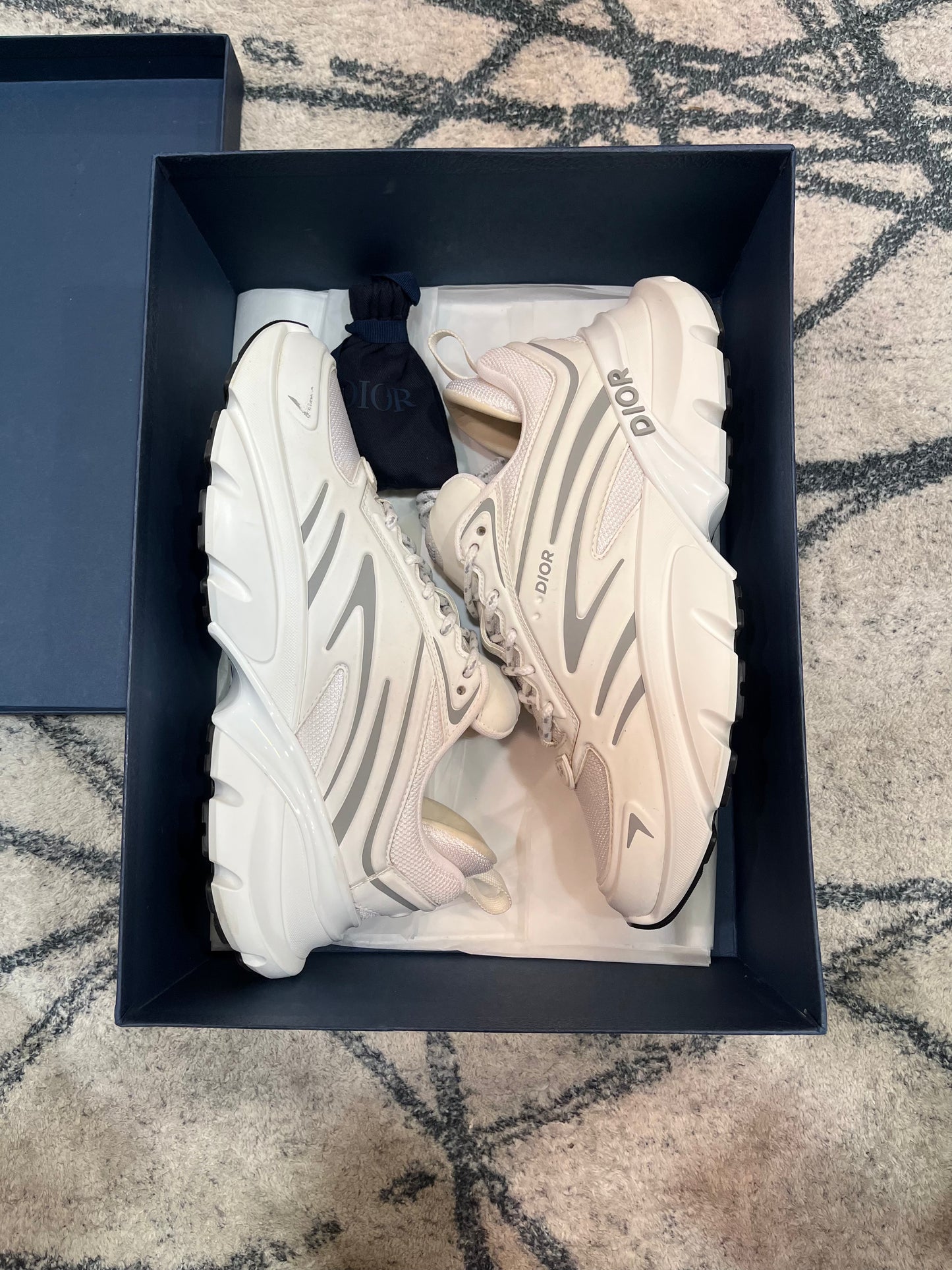 Dior B44 White