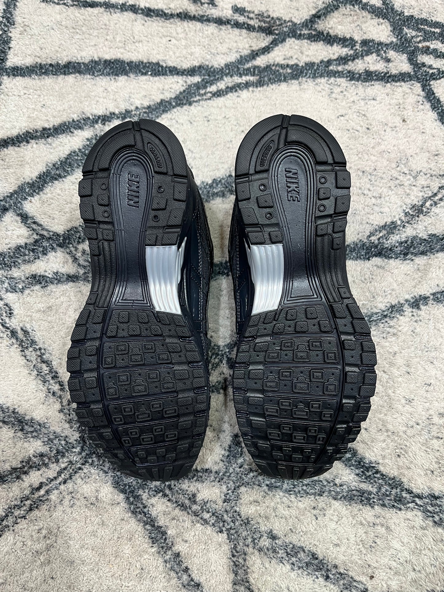 Nike P 6000 Silver Swoosh Black