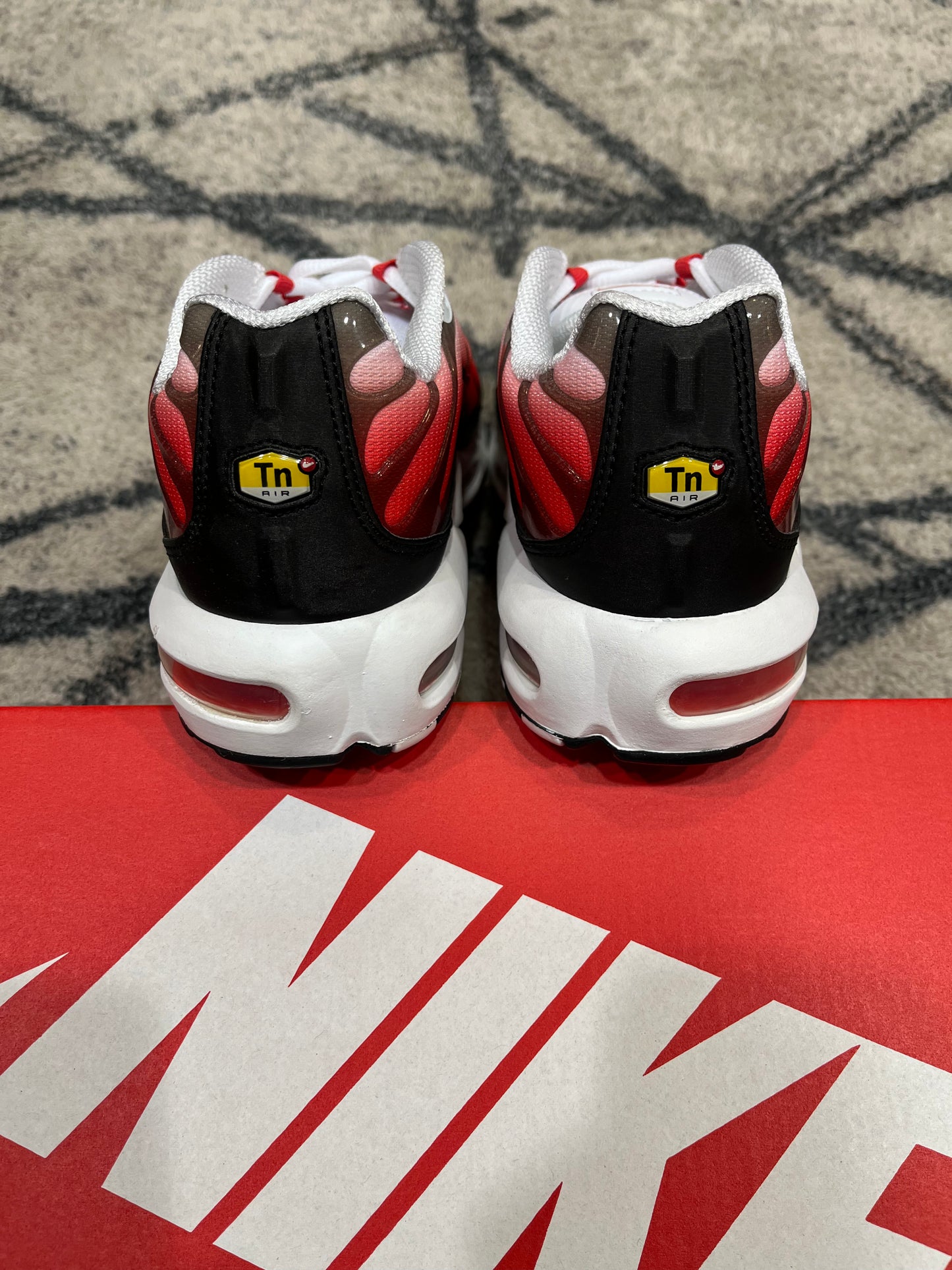Nike Air Max Plus Crimson