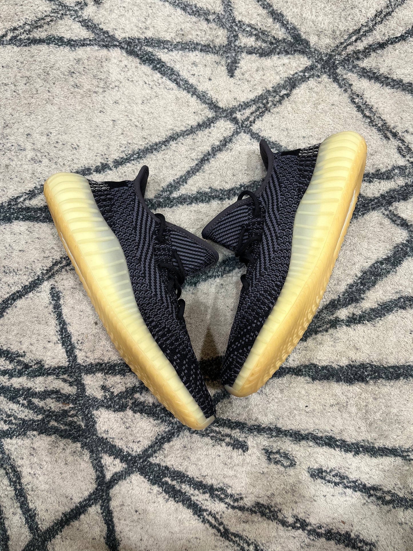 Yeezy 350 V2 Carbon