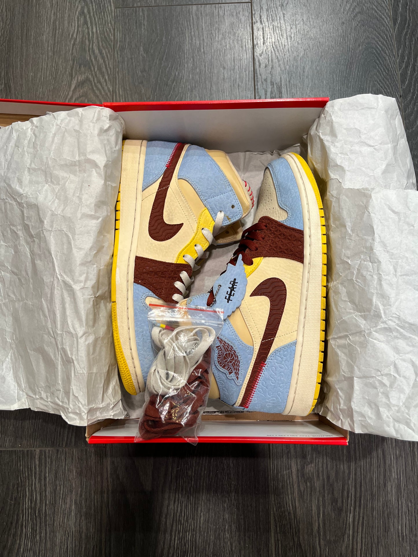 Air Jordan 1 Mid Maison Château Rouge