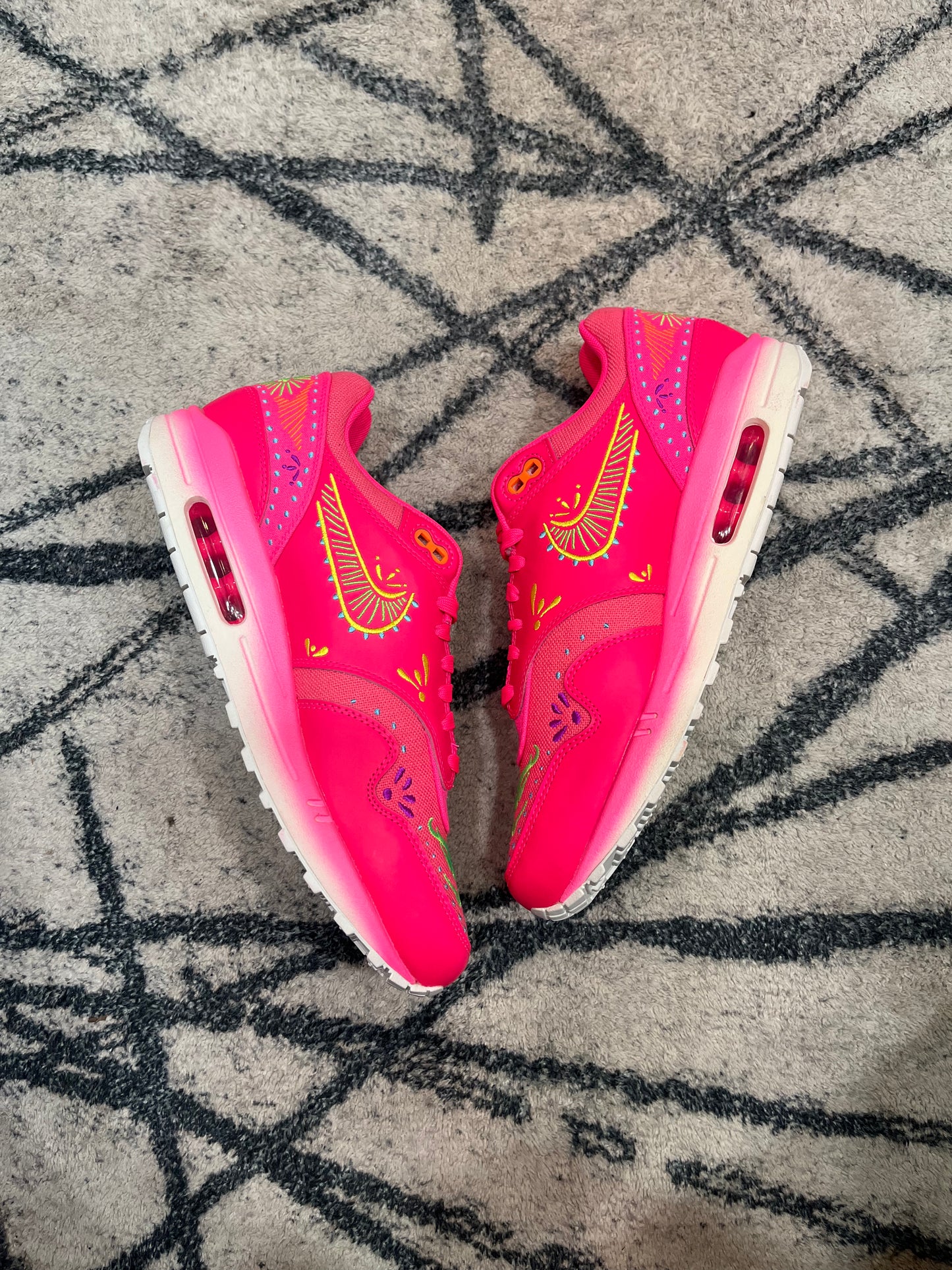 Nike Air Max 1 Hyperpink