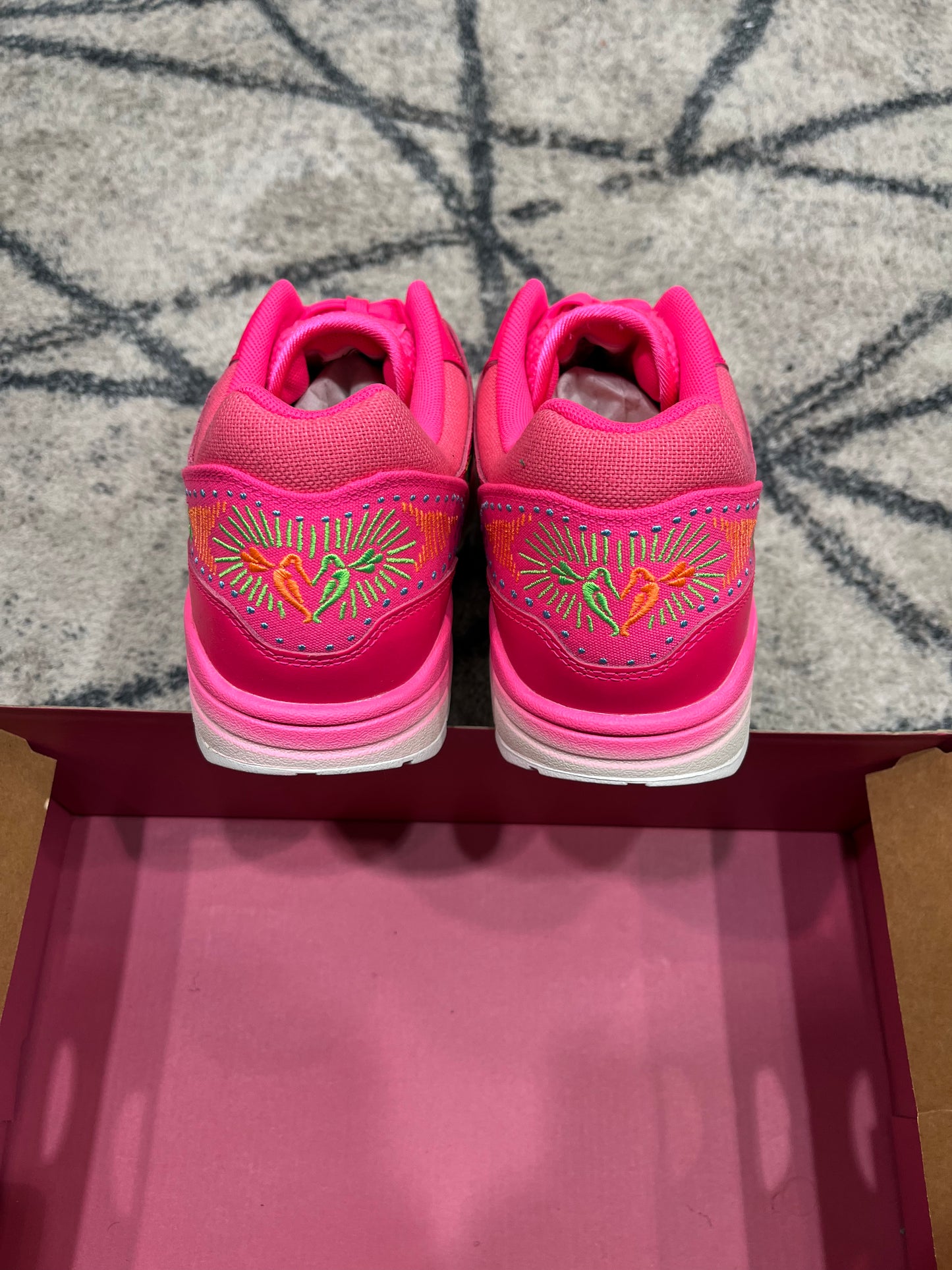 Nike Air Max 1 Hyperpink