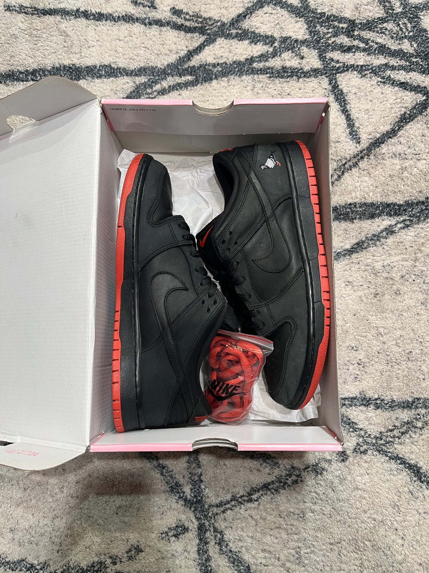 Nike SB Dunk Low Stapple Pigeon