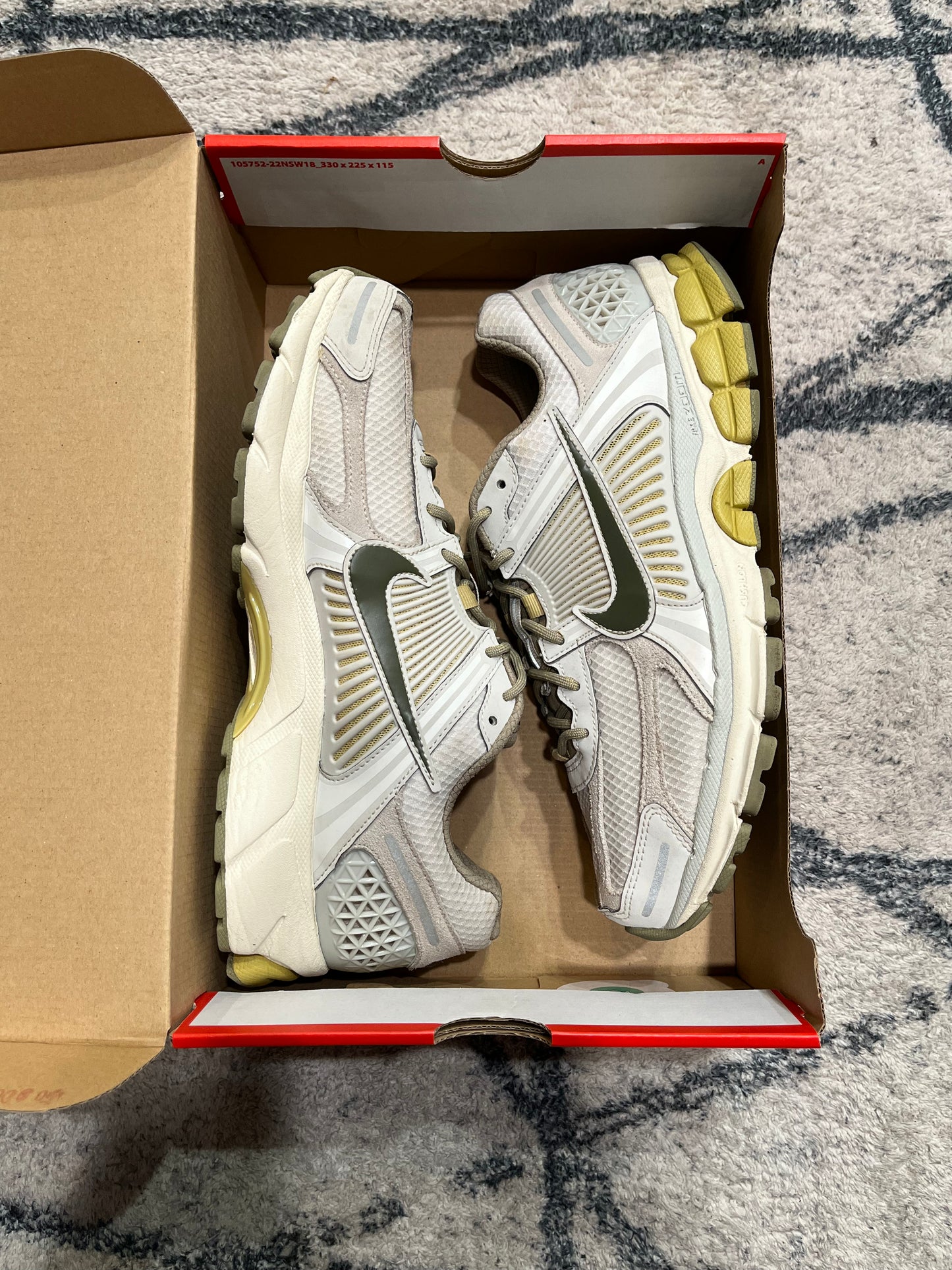 Nike Vomero 5 Light Bone Medium Olive