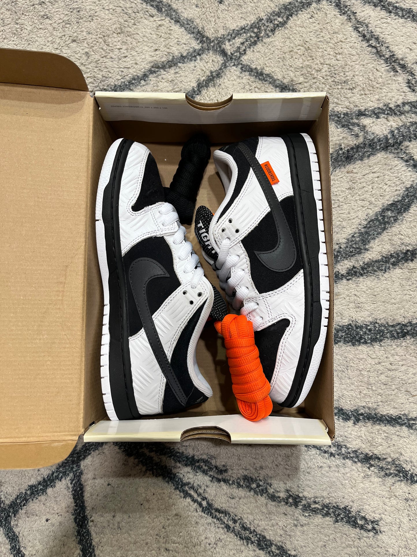 Nike SB Dunk Low TightBooth