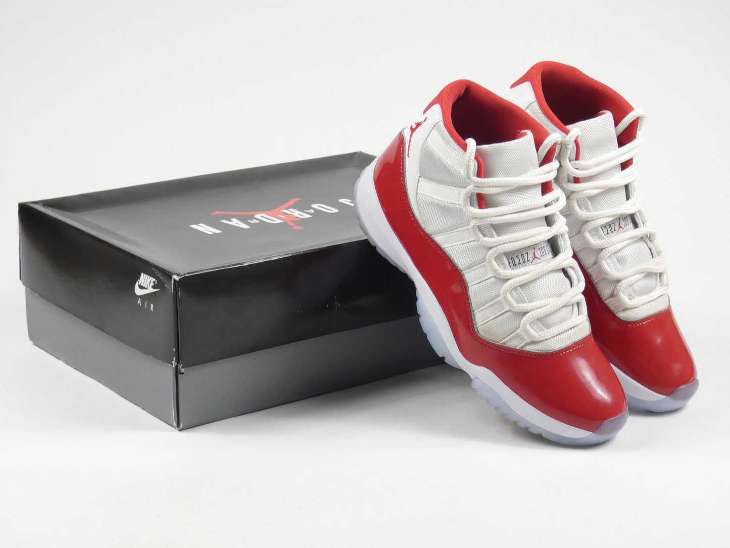 Air Jordan 11 Cherry