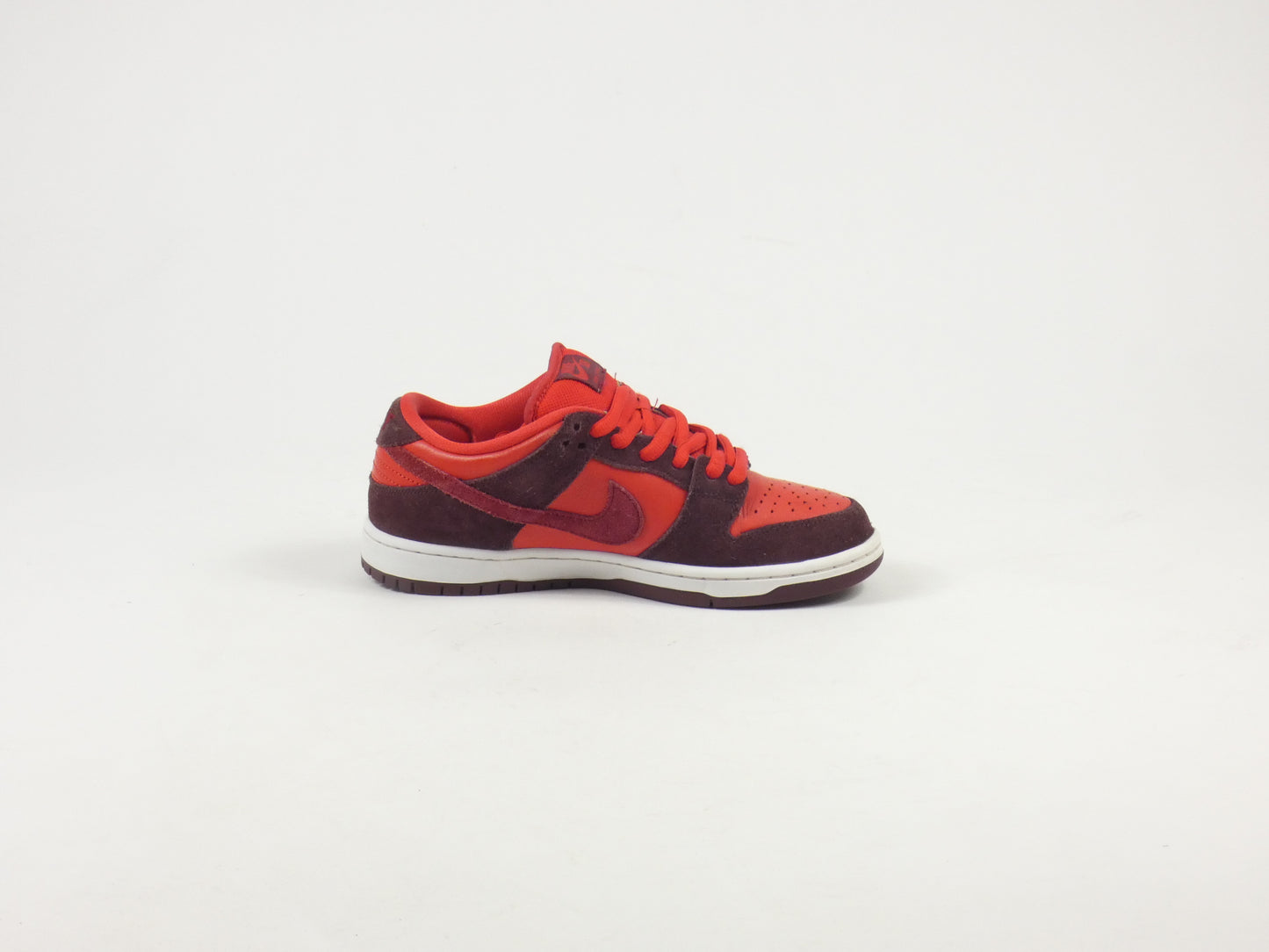 Nike Dunk SB Low Cherry