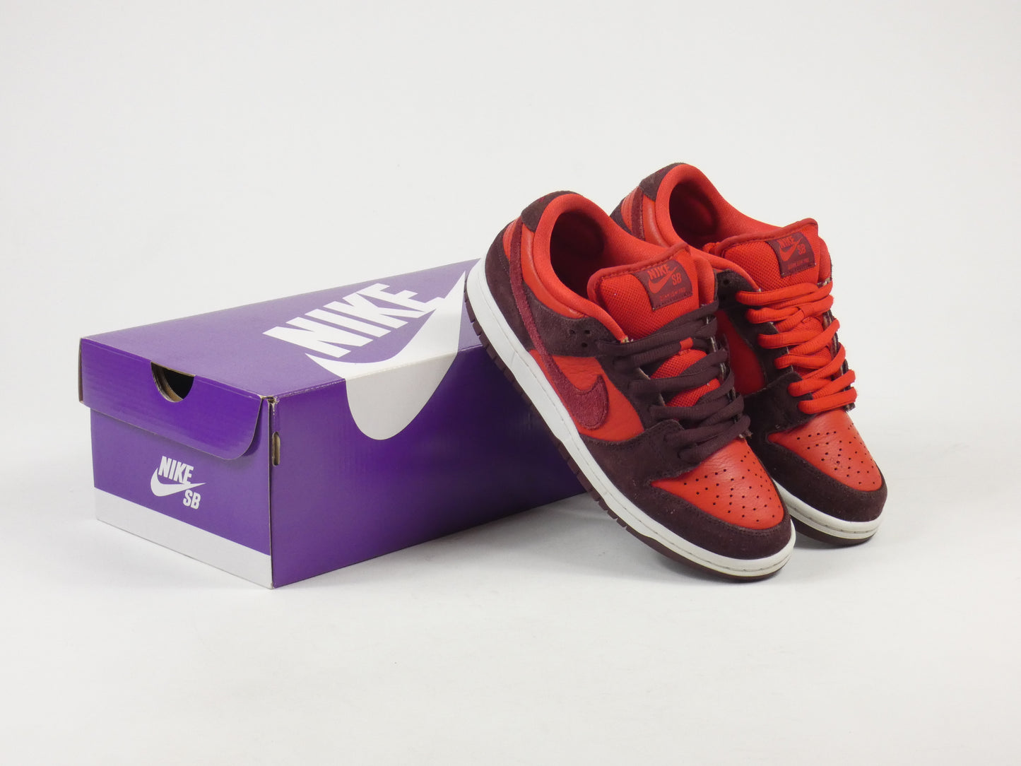 Nike Dunk SB Low Cherry