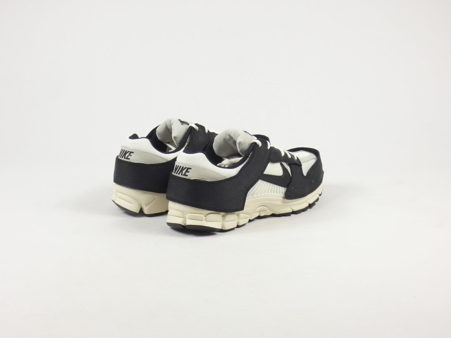 Nike Vomero 5 Timeless