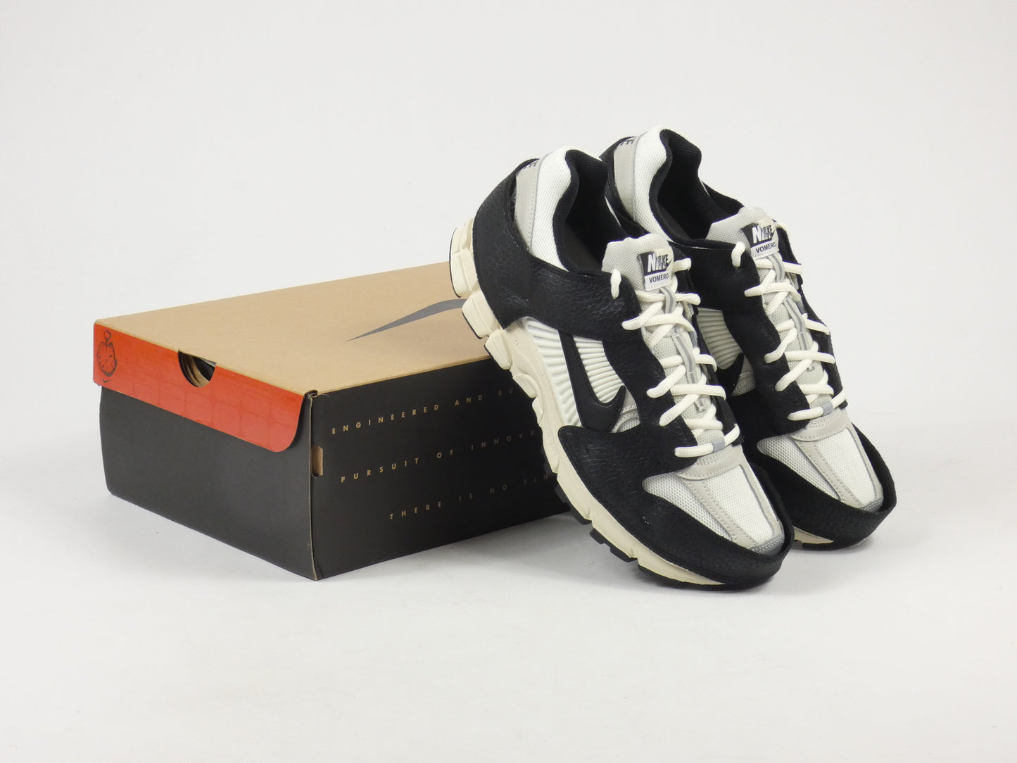 Nike Vomero 5 Timeless