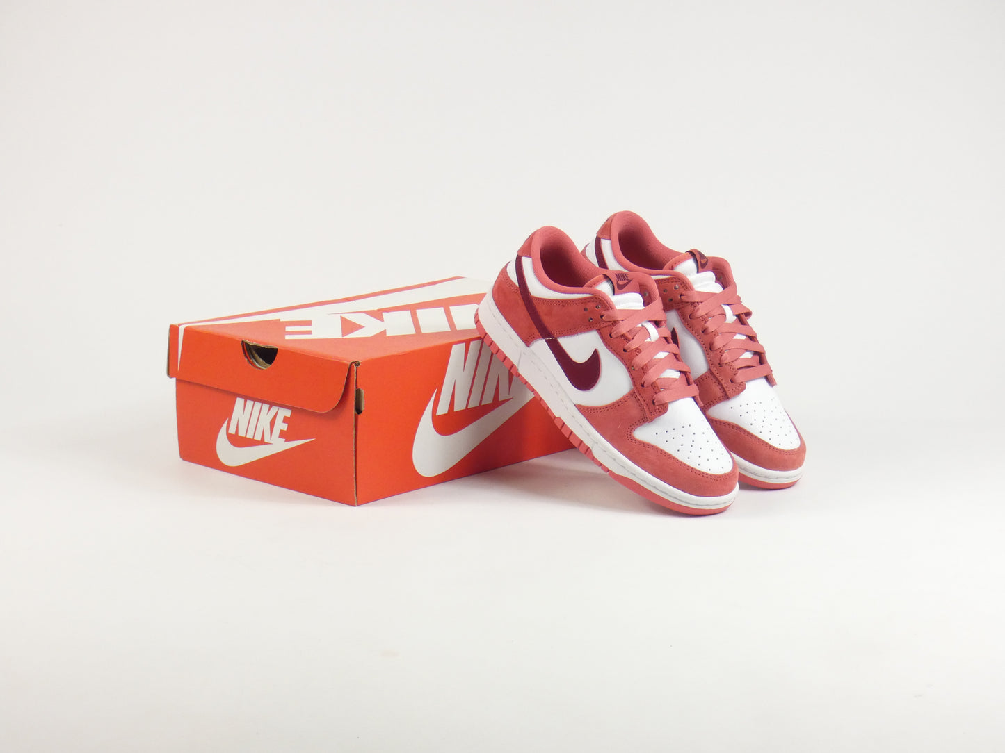 Nike Dunk Low Valentine Day