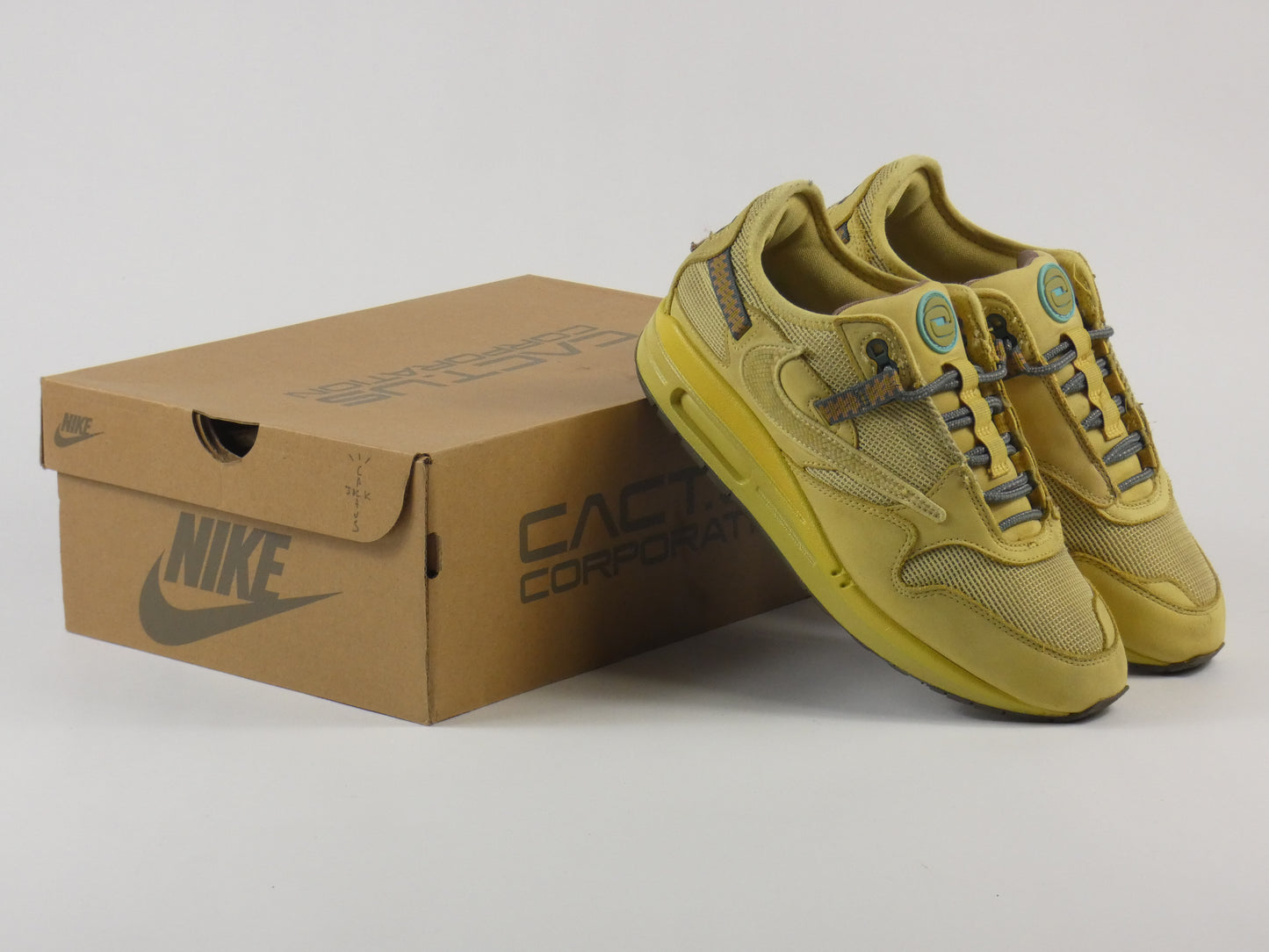 Nike Air Max 1 Travis Scott Saturn Gold