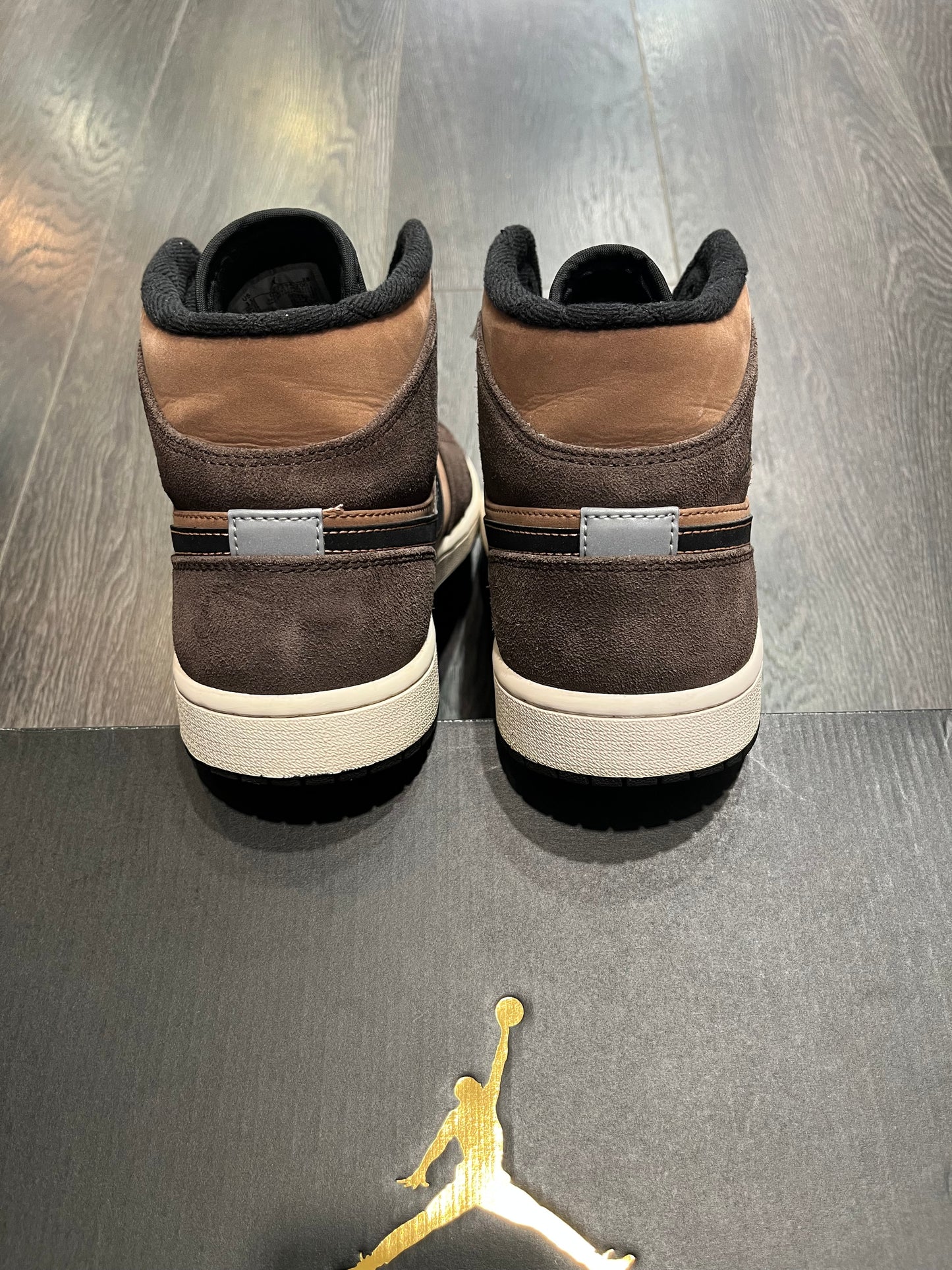 Air Jordan 1 Mid SE Chocolat