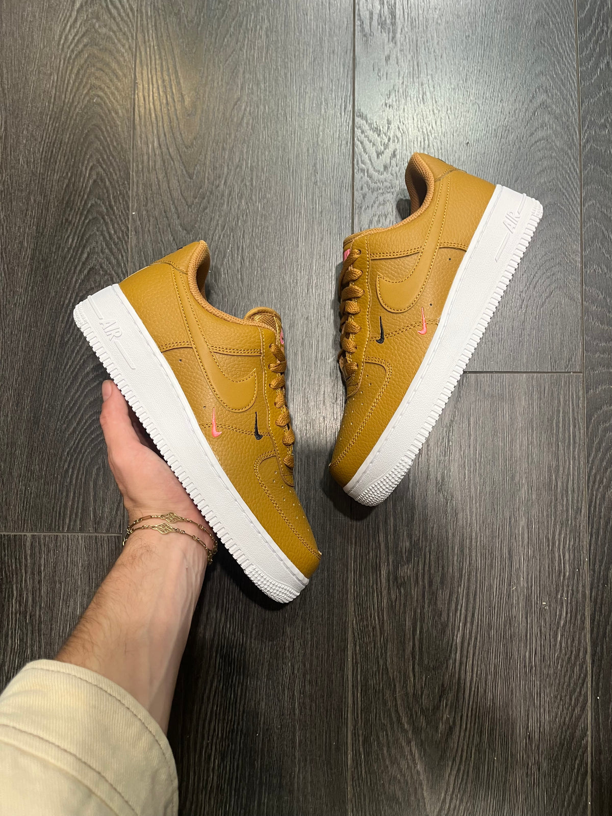 Nike Air Force 1 Essential Wheat Mini Swoosh