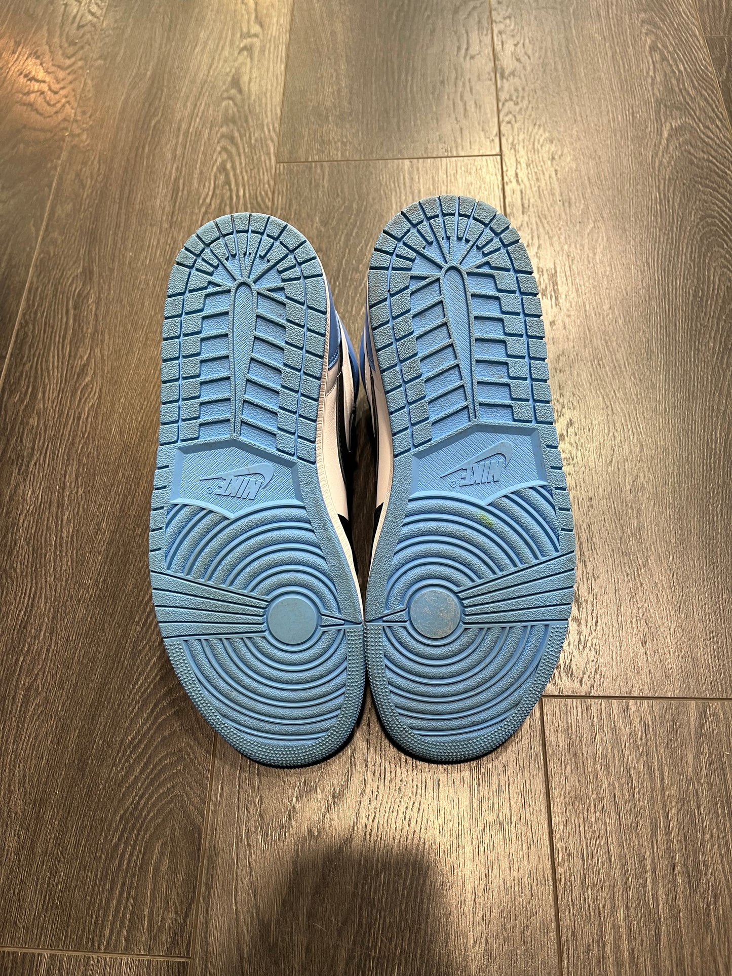 Air Jordan 1 University Blue