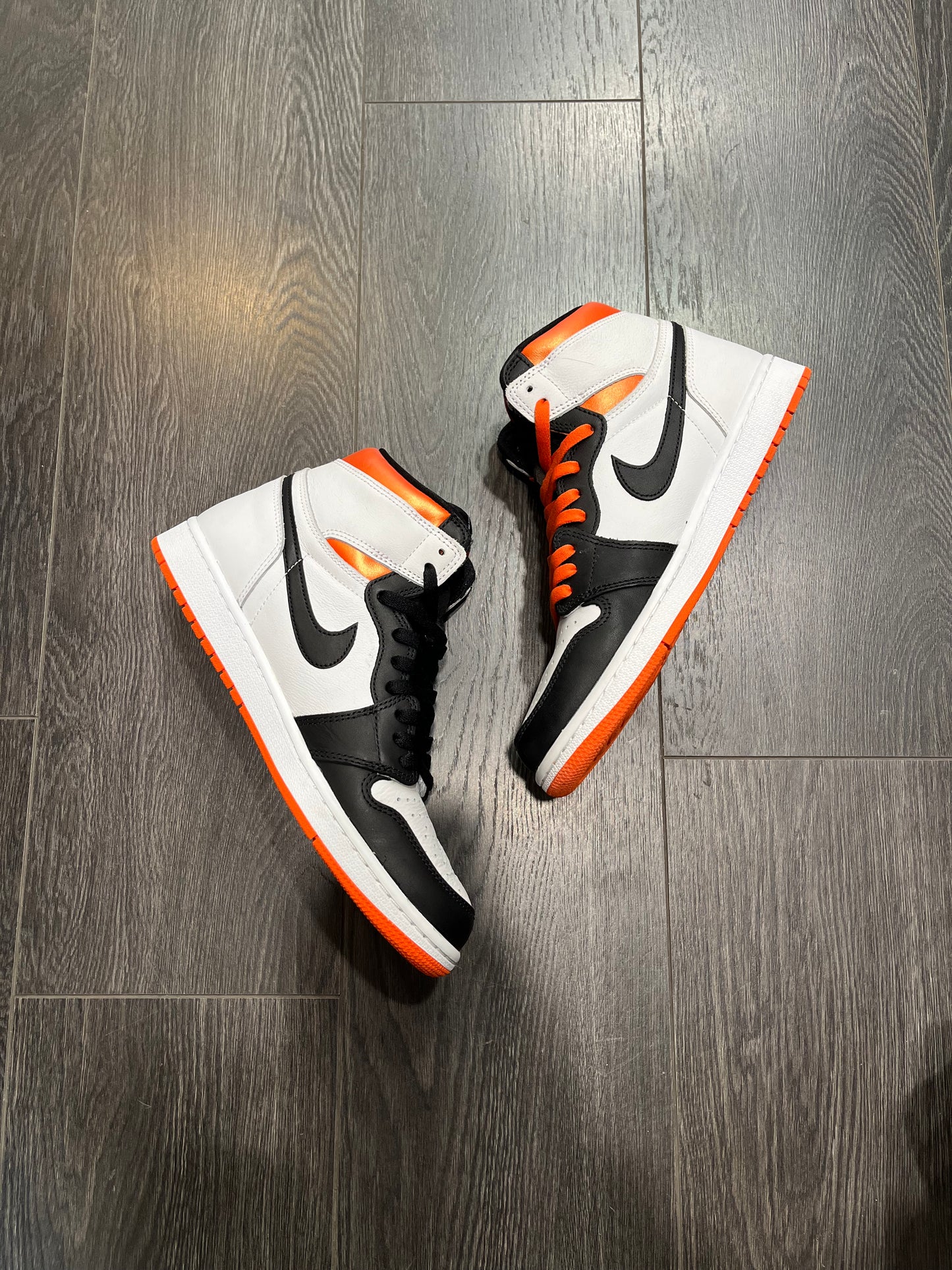 Air Jordan 1 Retro Orange